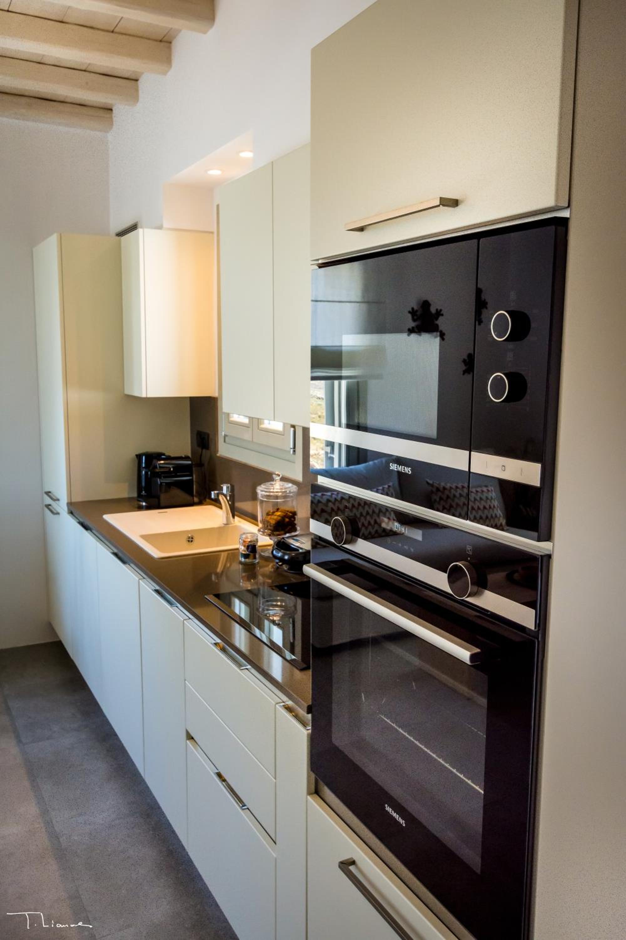Alos Residence