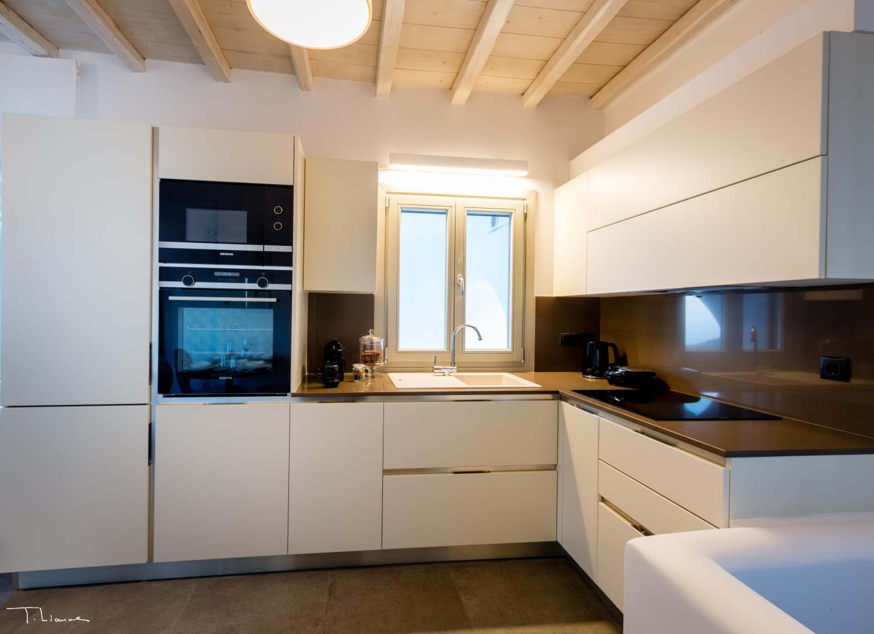 Alos Residence
