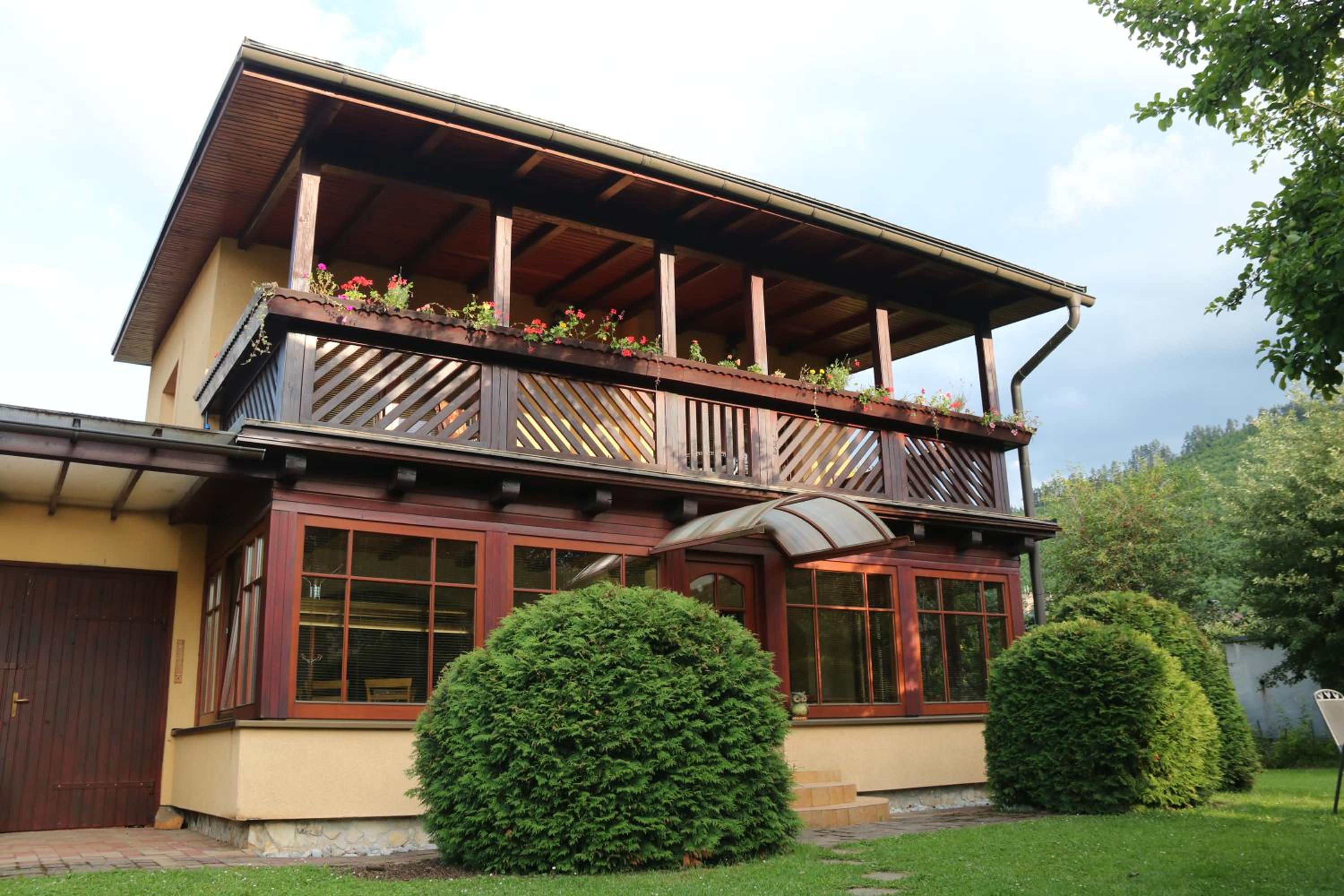 Domček v záhrade view 2