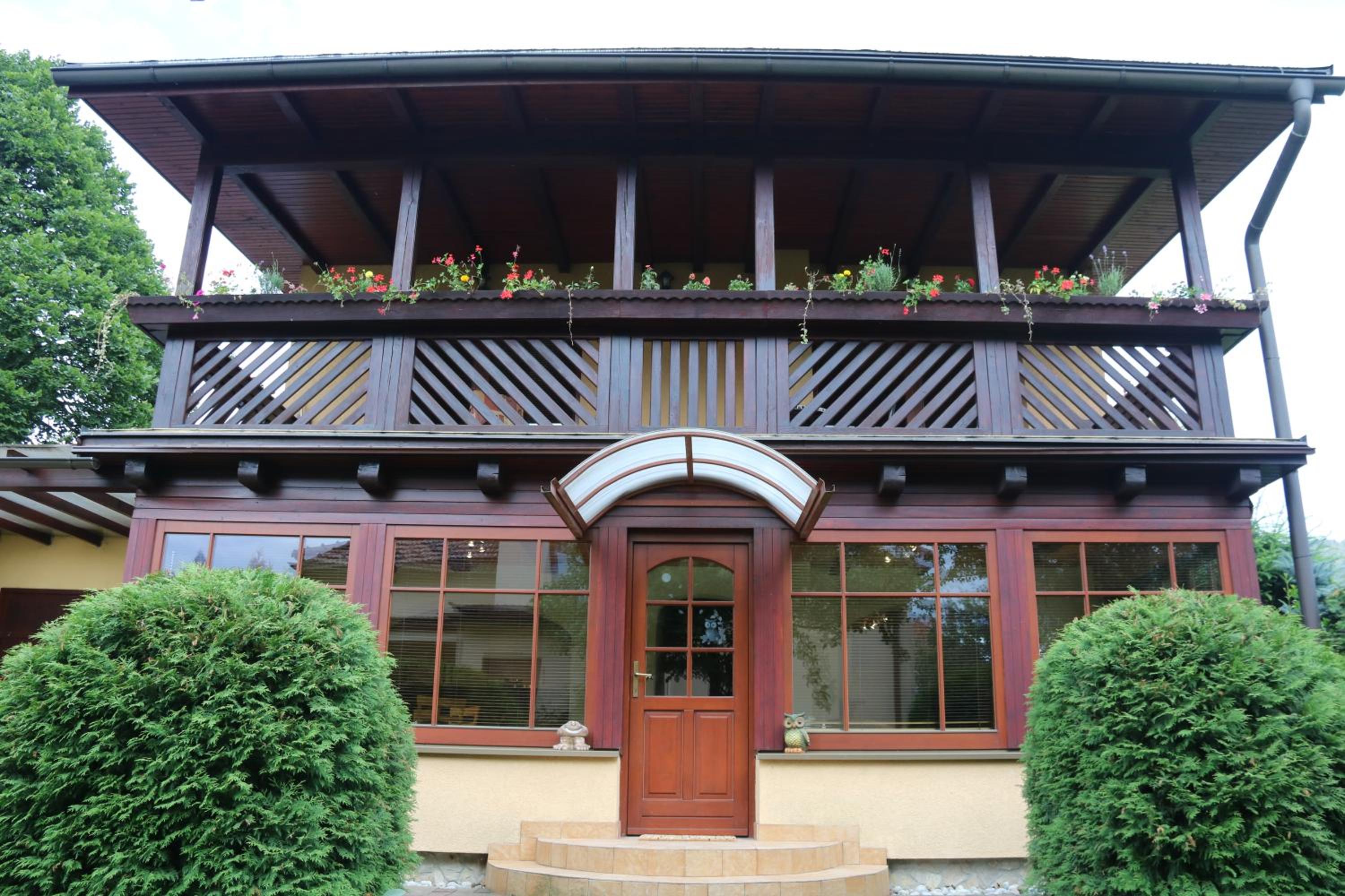 Domček v záhrade view 3