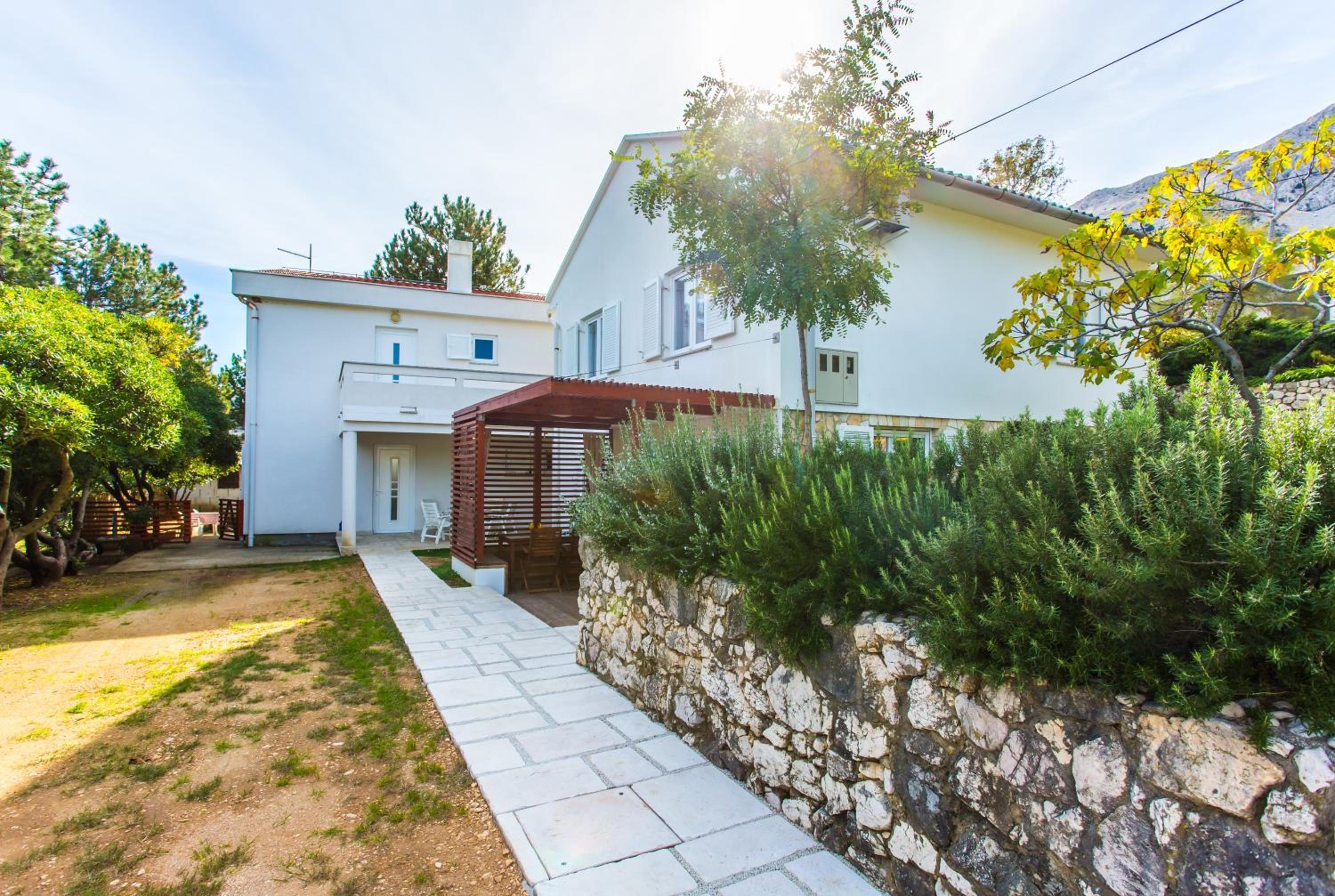 Hotel Happy Apartments Baska