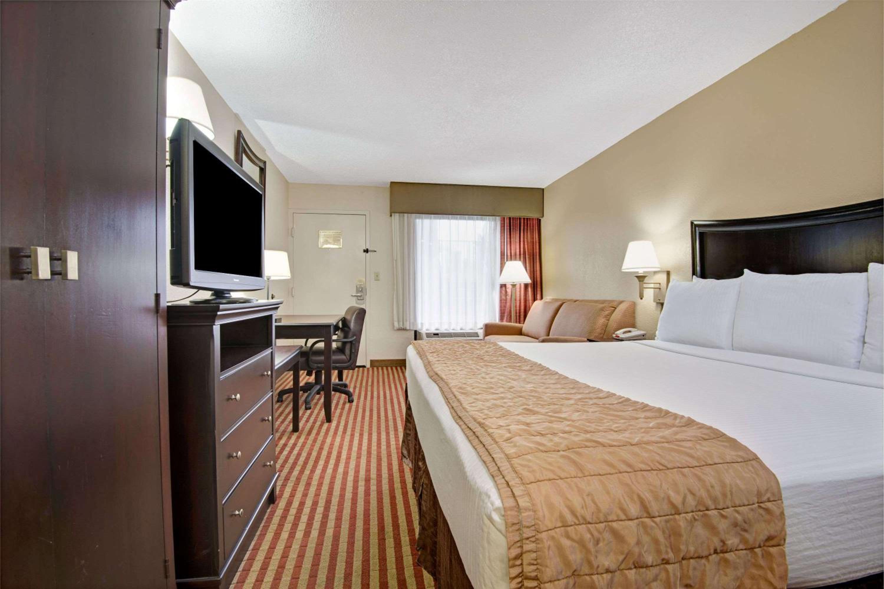 Baymont by Wyndham Nashville Airport - Property Image 28