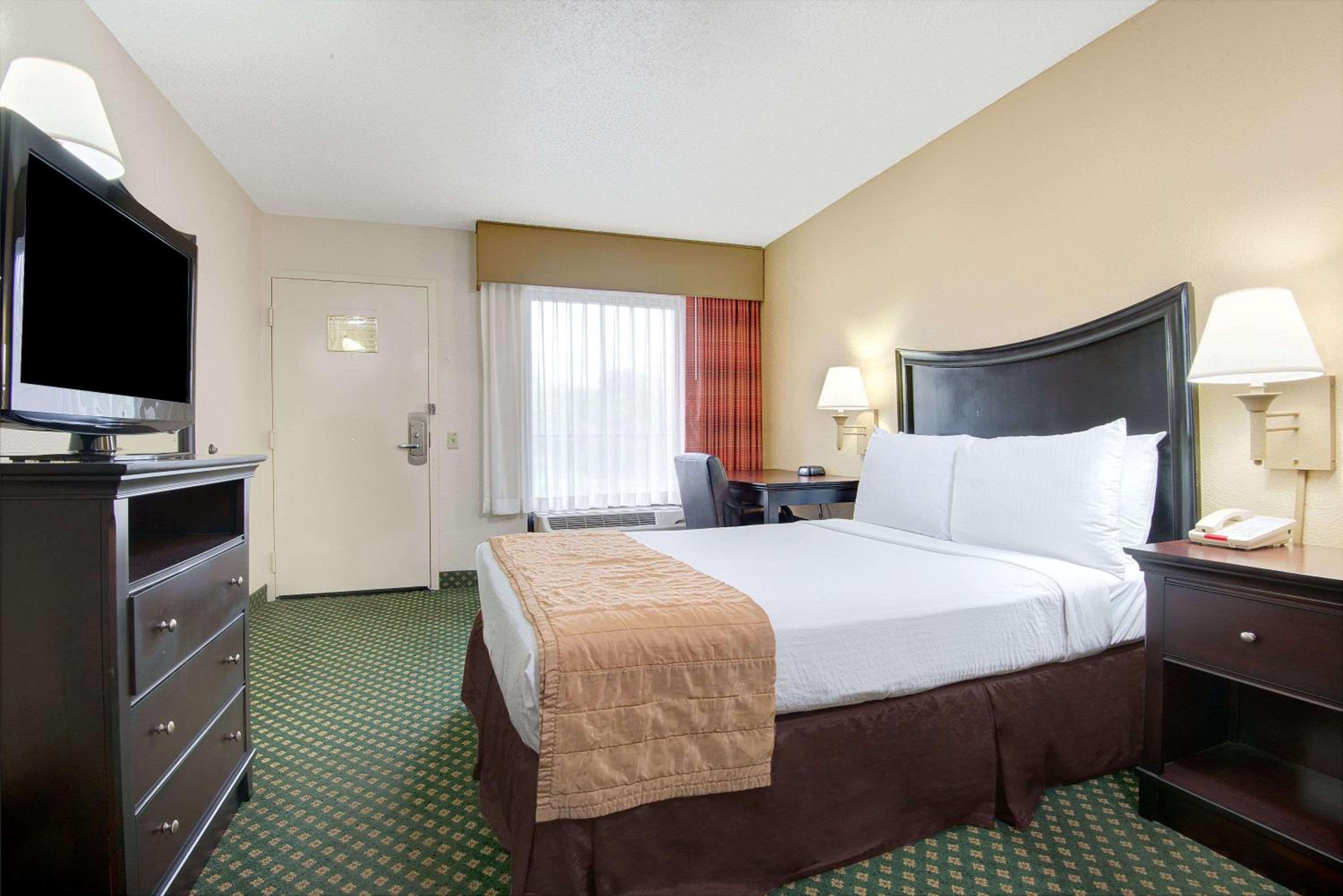 Baymont by Wyndham Nashville Airport - Property Image 24