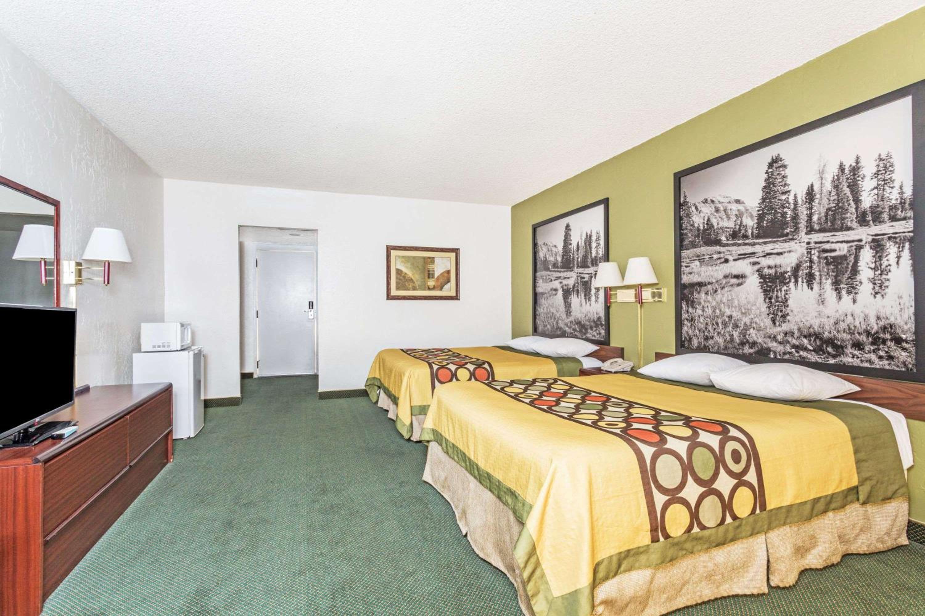 Super 8 by Wyndham Wendover view 4