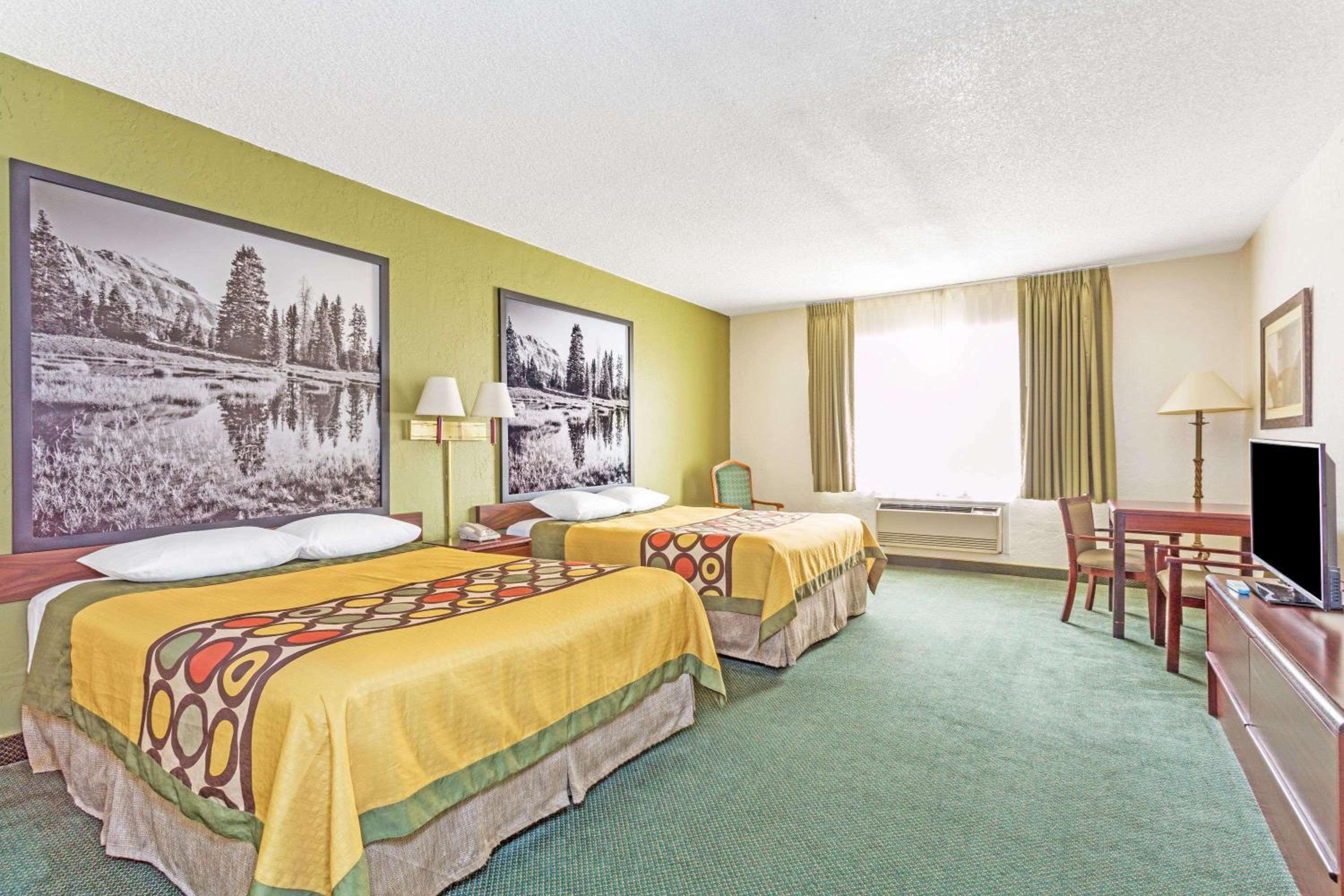 Super 8 by Wyndham Wendover view 5