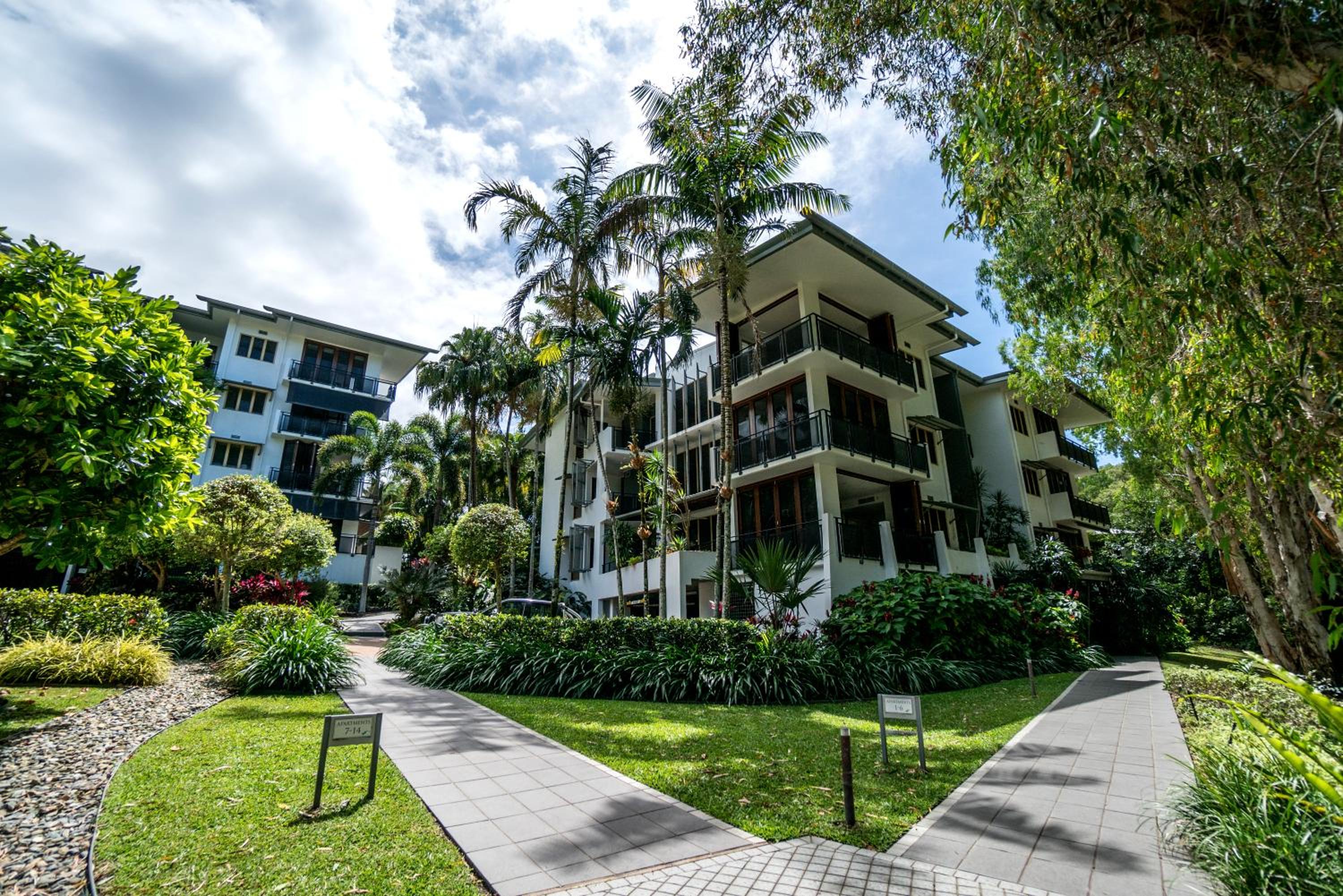 Hotel Sanctuary Palm Cove - Image 1