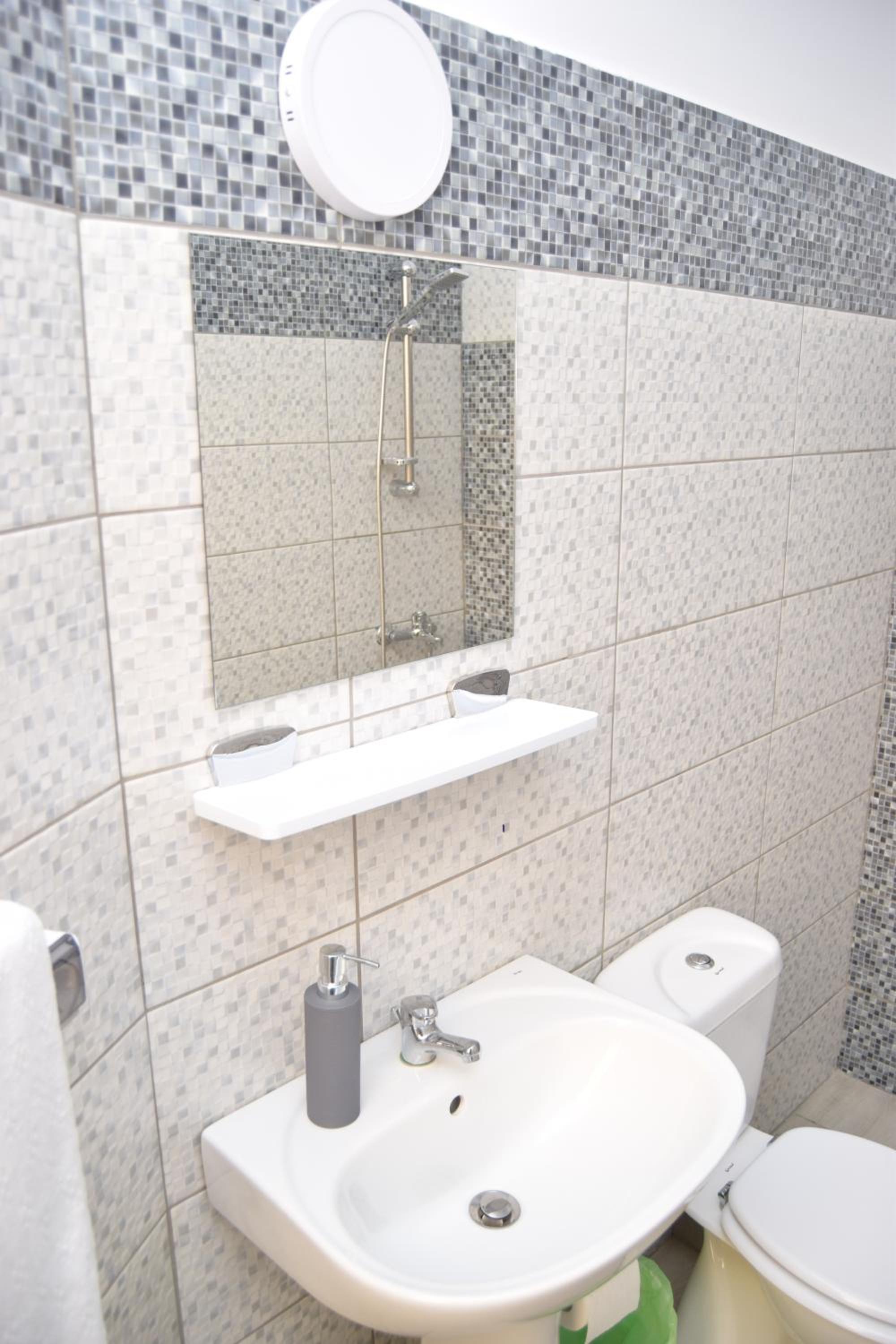 Hotel Road Rooms - Image 5
