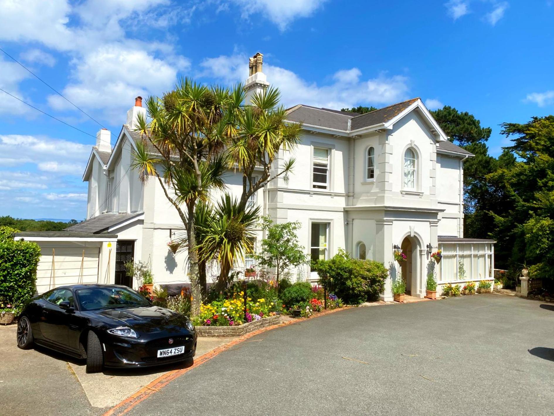 Muntham Luxury Holiday Apartments view 3