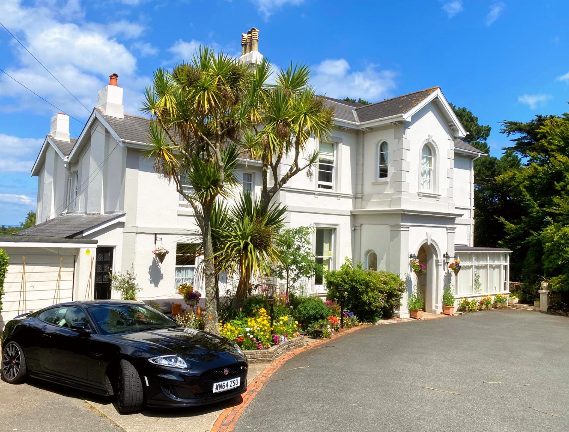 Muntham Luxury Holiday Apartments view 4