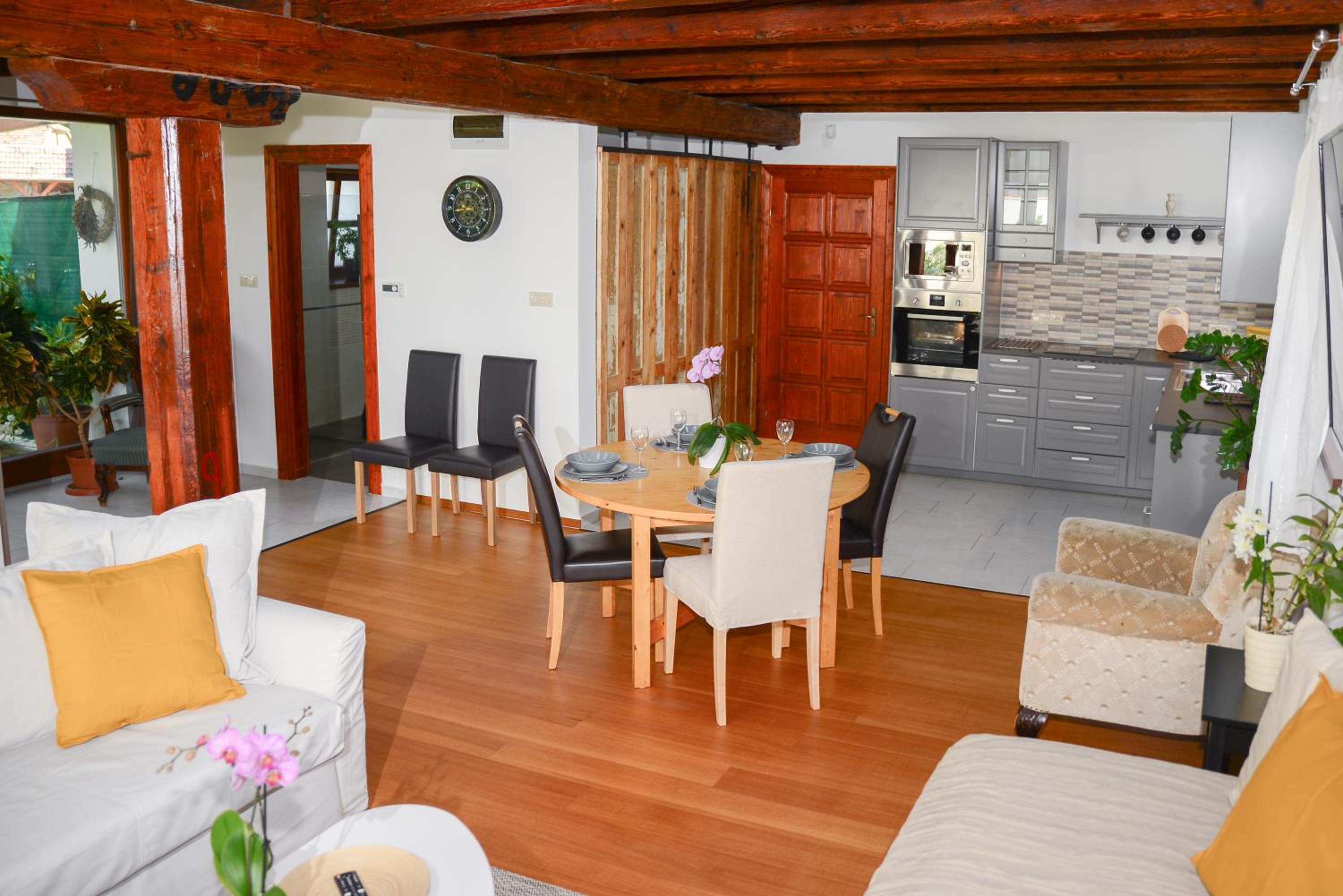 Somos Apartman view 3