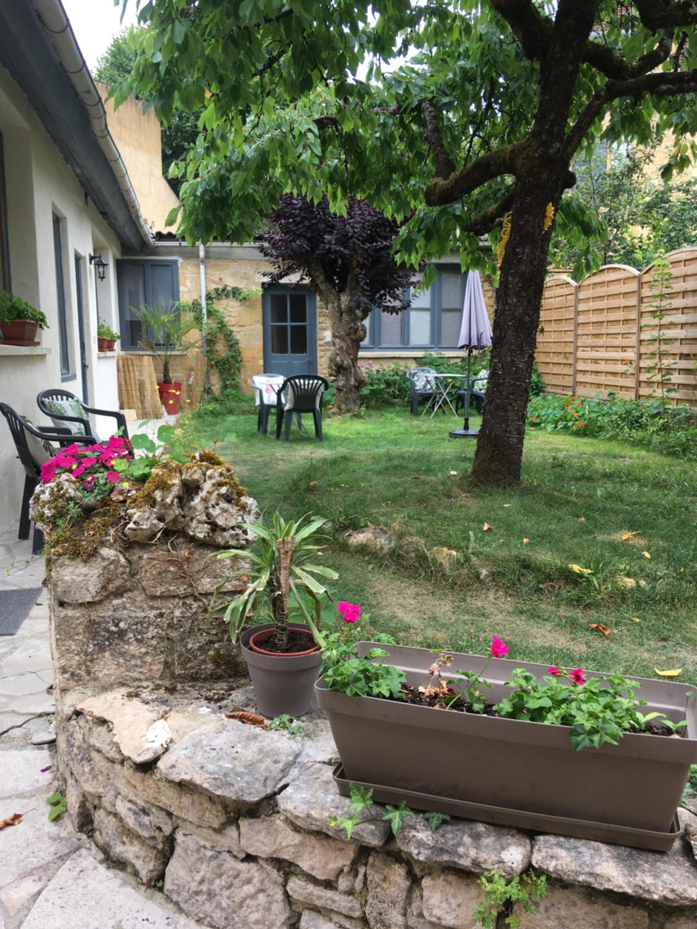 Un jardin en ville view 2