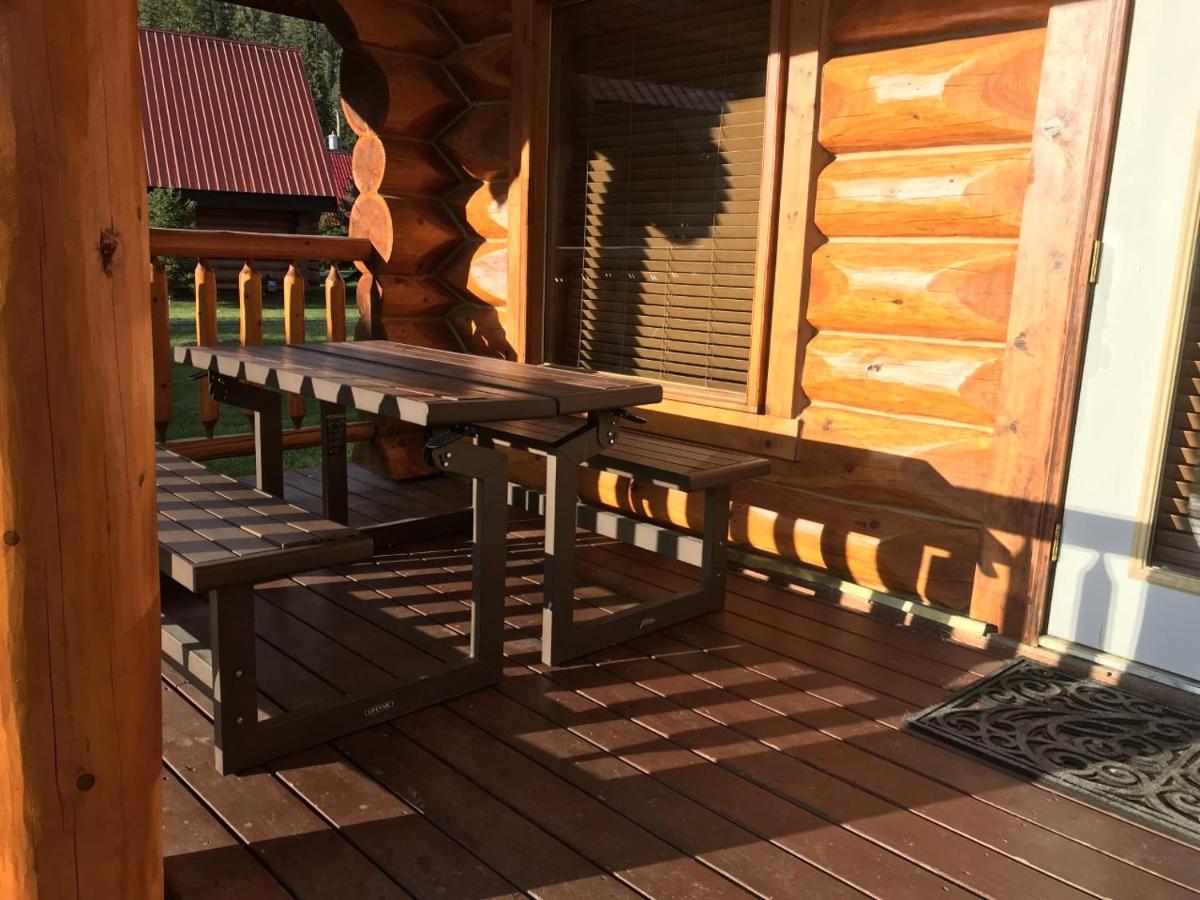 Yoho Chalets view 3