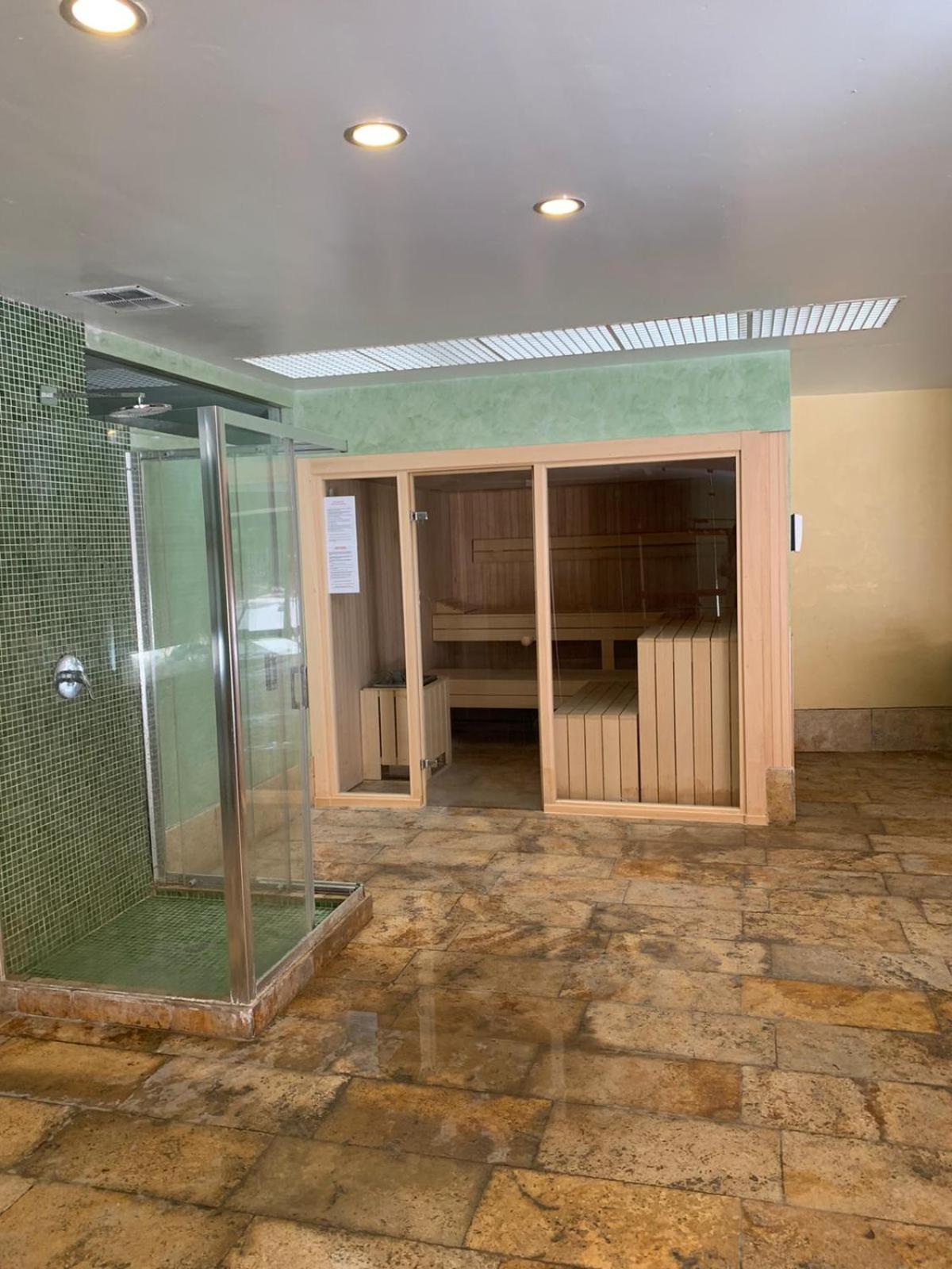 Salinas. Apartment for 4. Terrace/Parking/Pools/Gym/4mins beach view 5