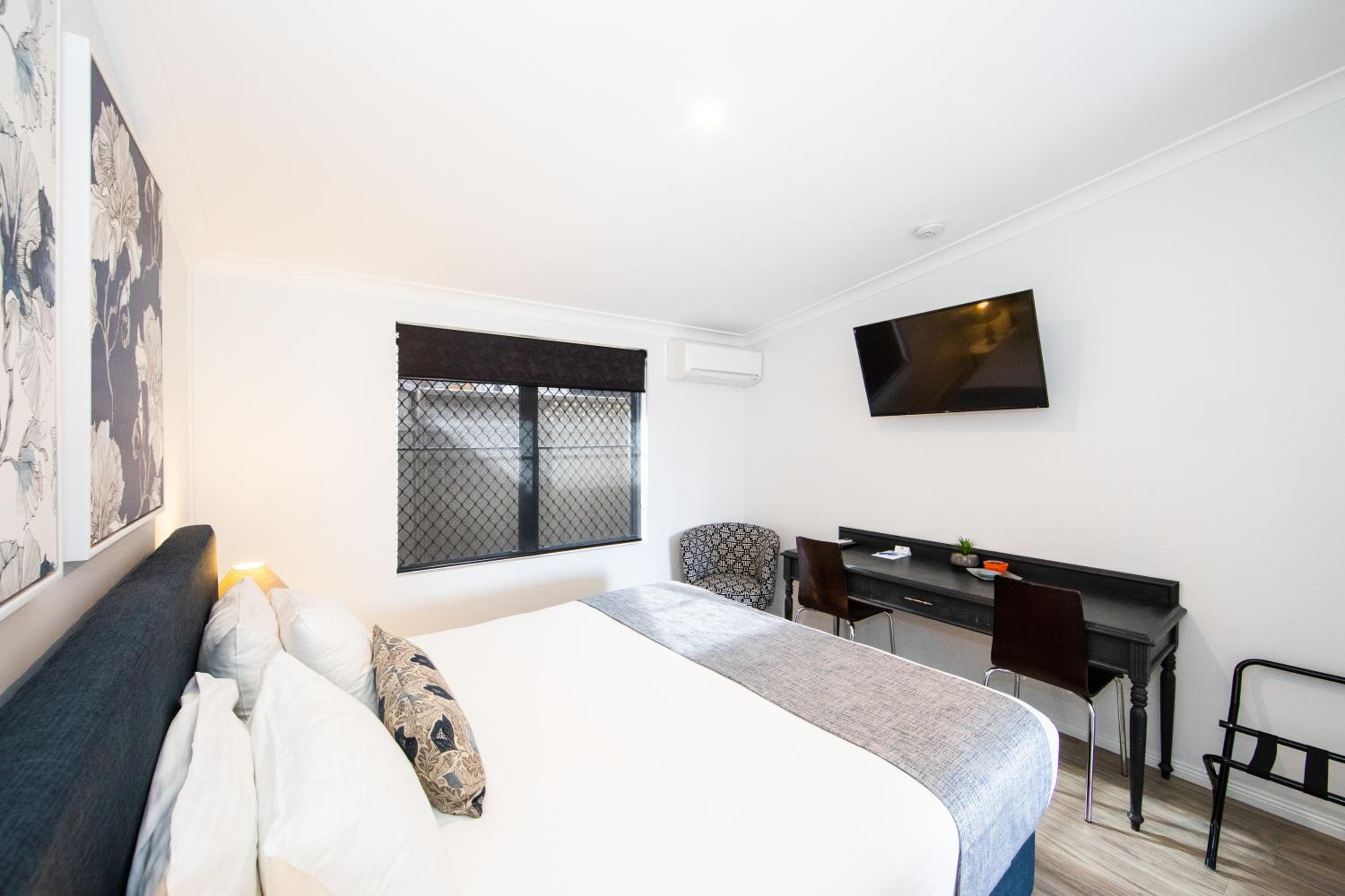 New England Motor Lodge