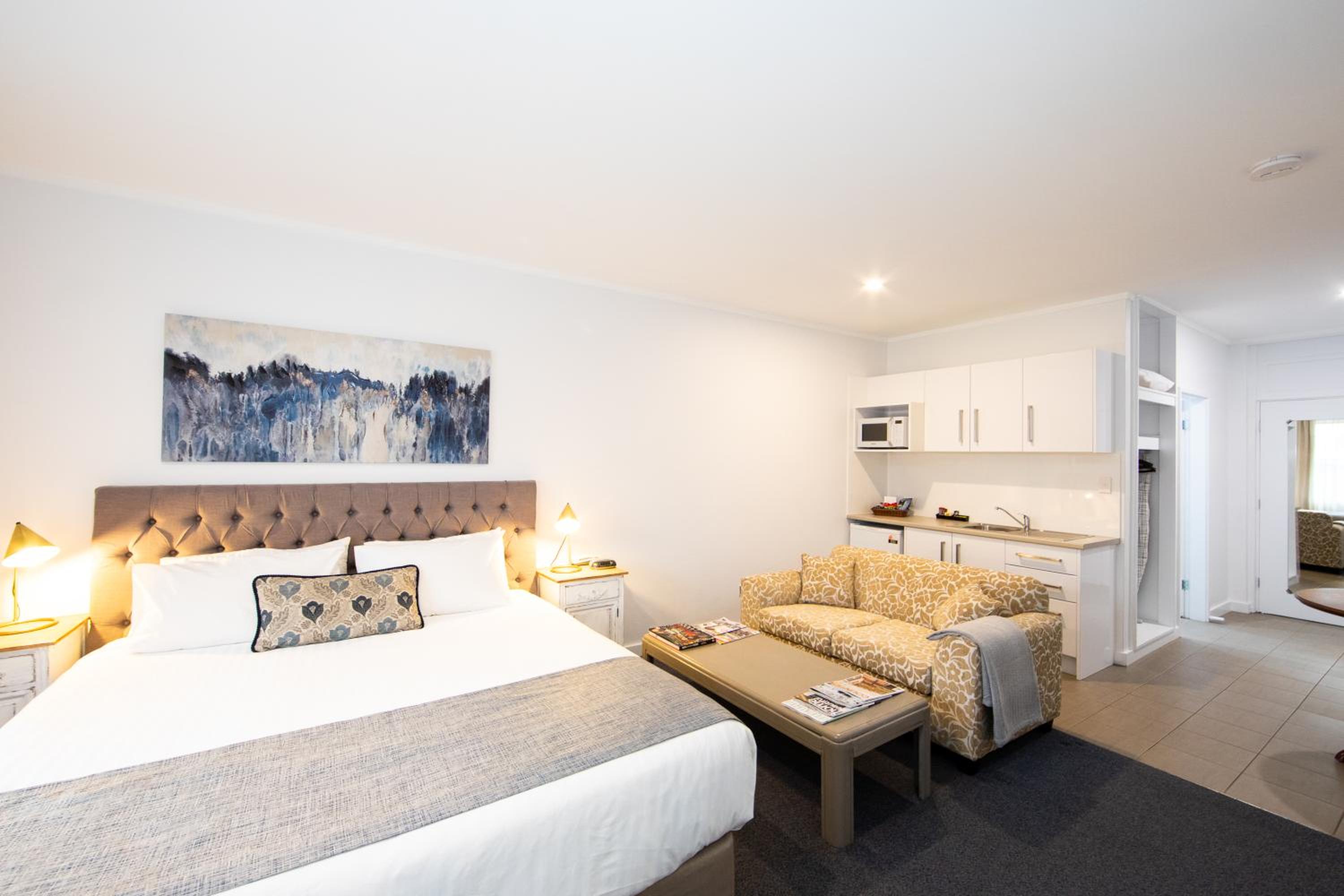 New England Motor Lodge