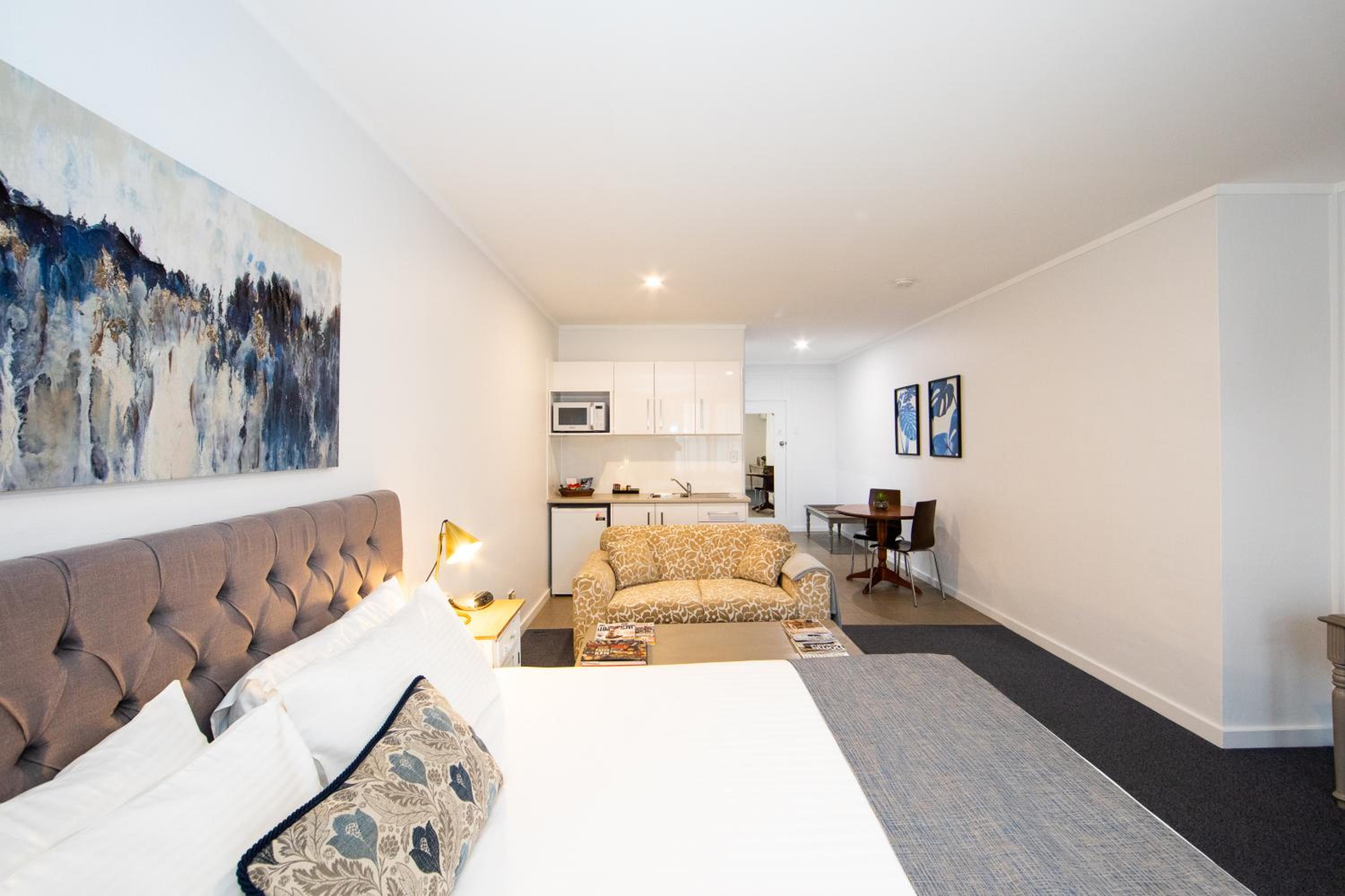 New England Motor Lodge