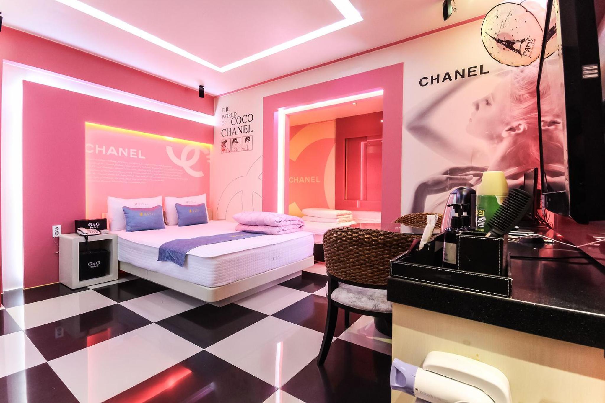 hotel room