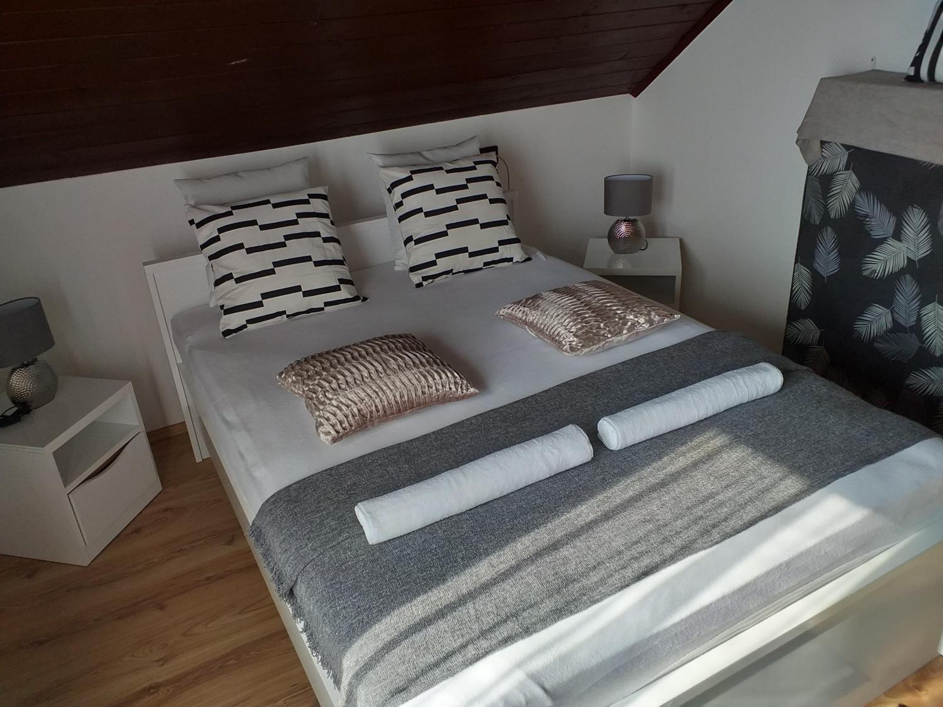 ART INN APARTMANHÁZ BALATON-GYENESDIÁS