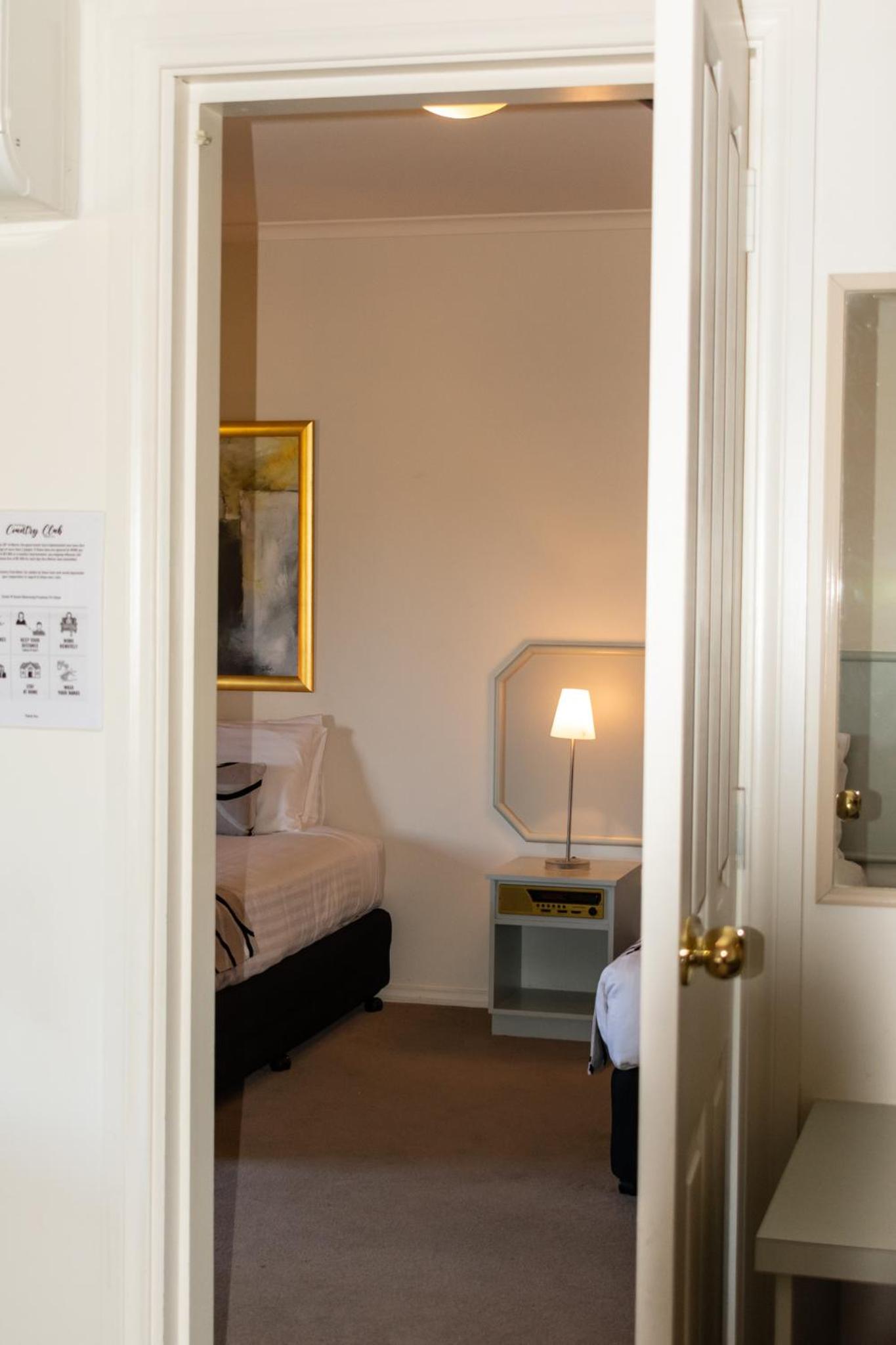 Deniliquin Country Club Motor Inn