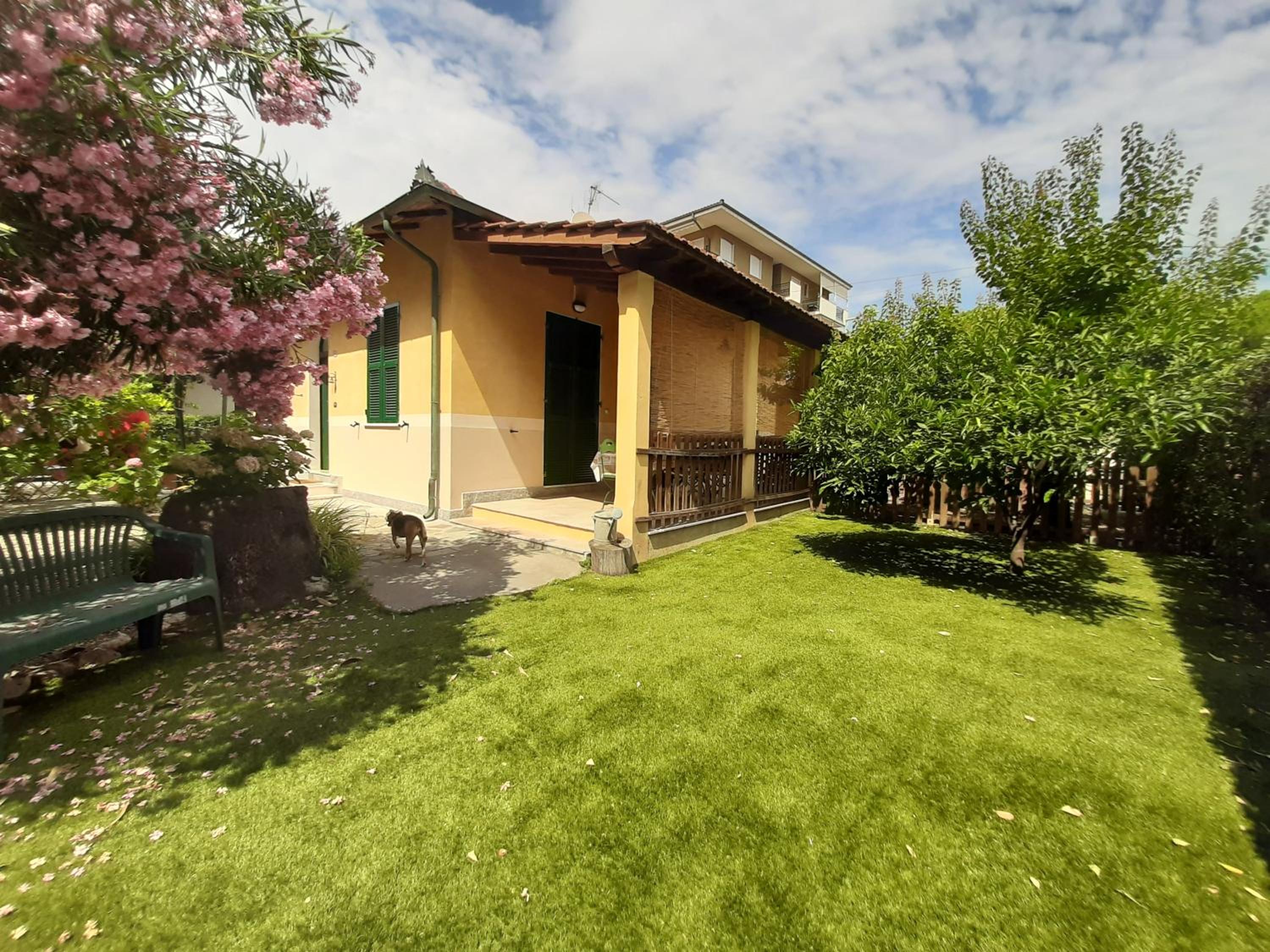 Villa la Casetta con giardino a 30 m dal mare view 2