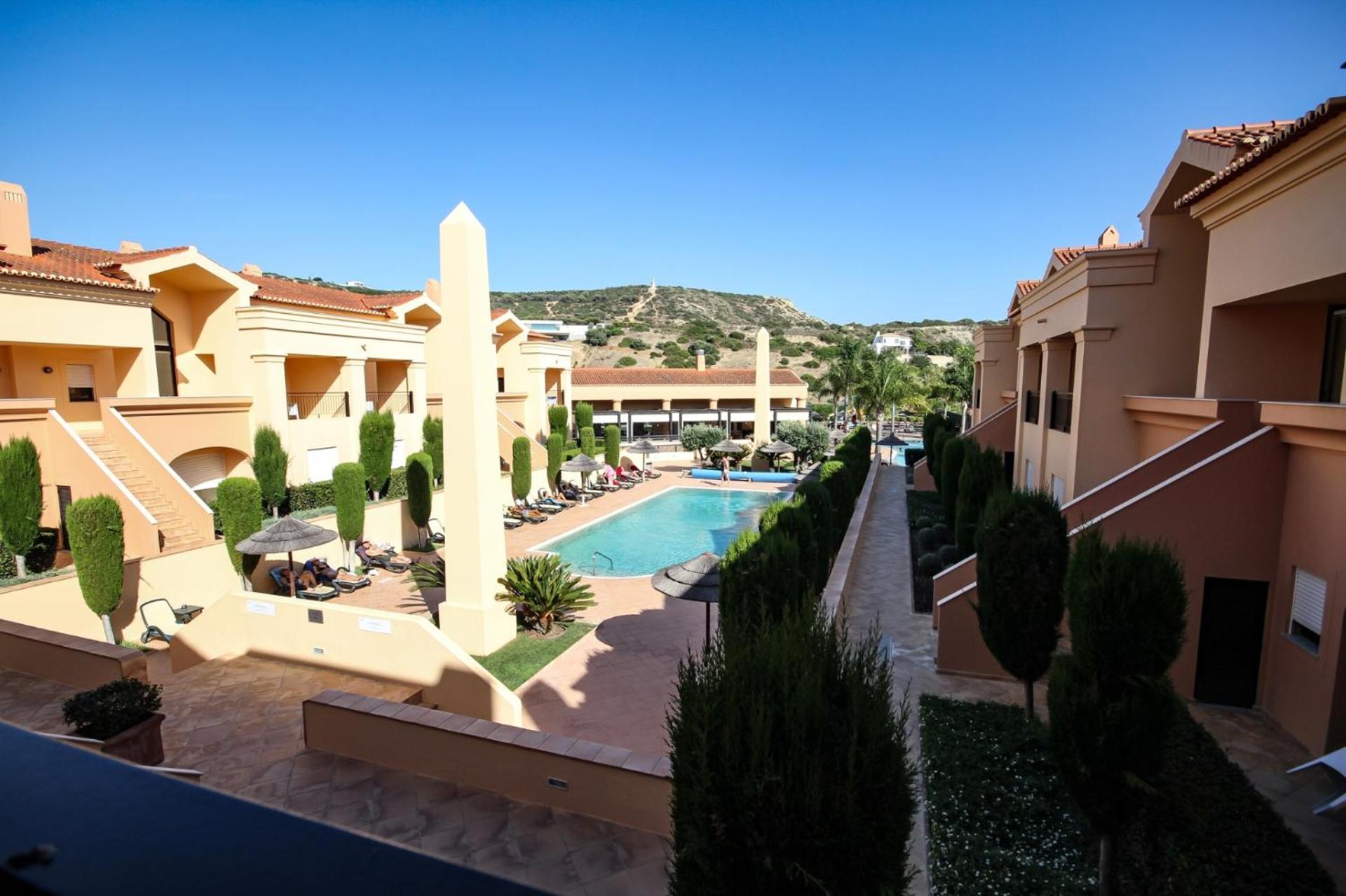 LUXURY APARTMENT - T2 vue sur piscine - PRAIA DA LUZ view 2