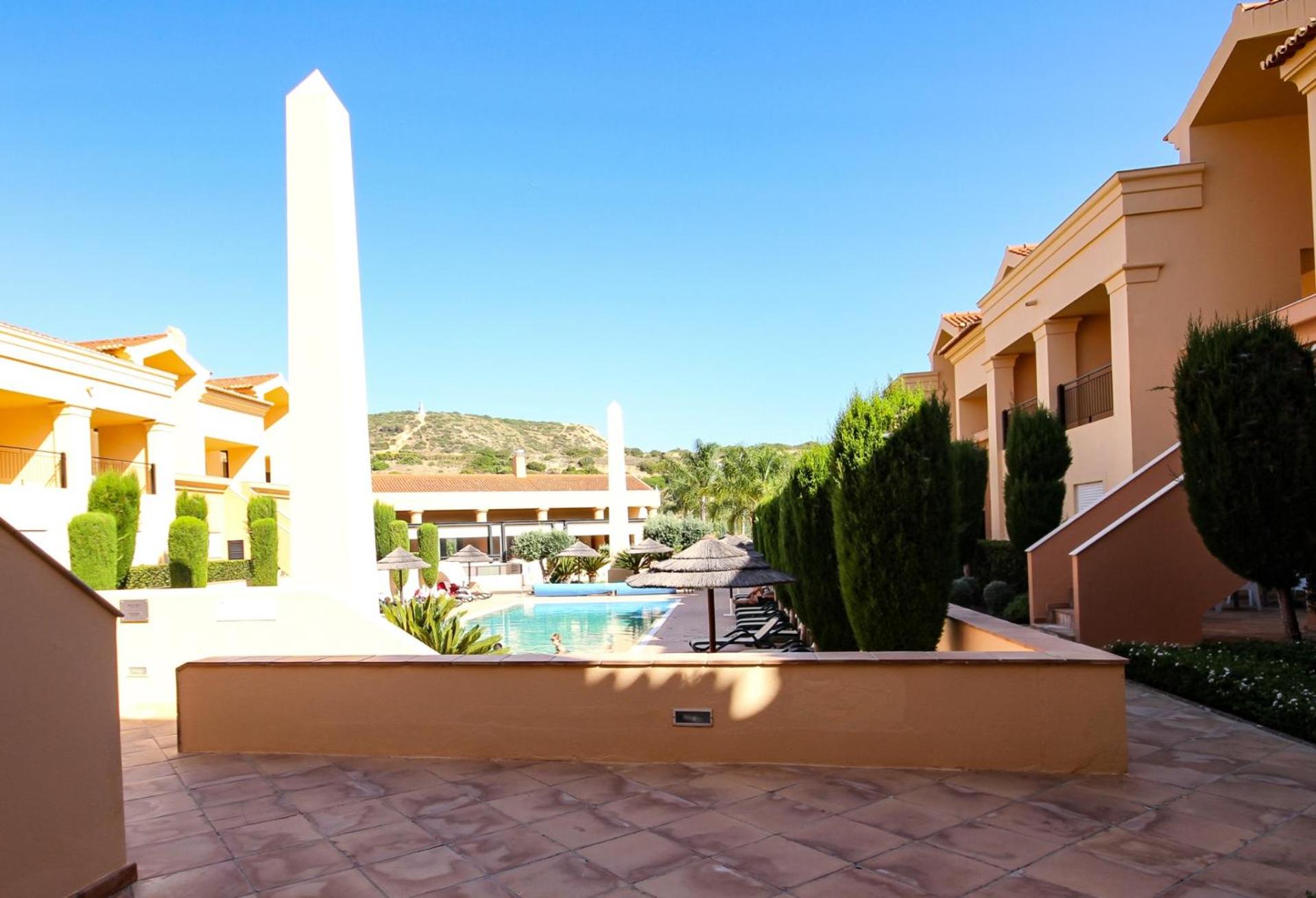 LUXURY APARTMENT - T2 vue sur piscine - PRAIA DA LUZ view 3