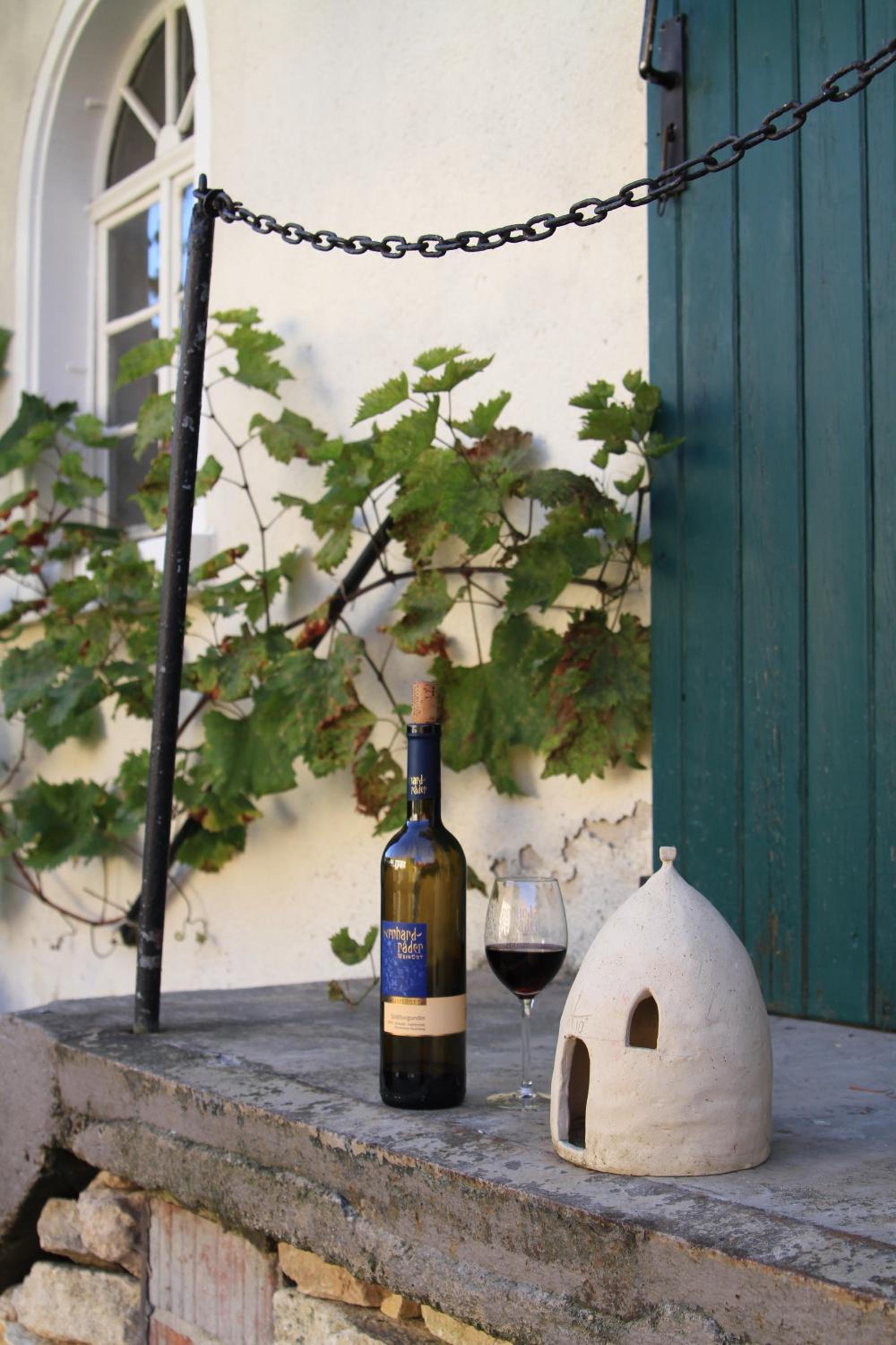 Bio-Weingut, Gästehaus und Kräuterhof