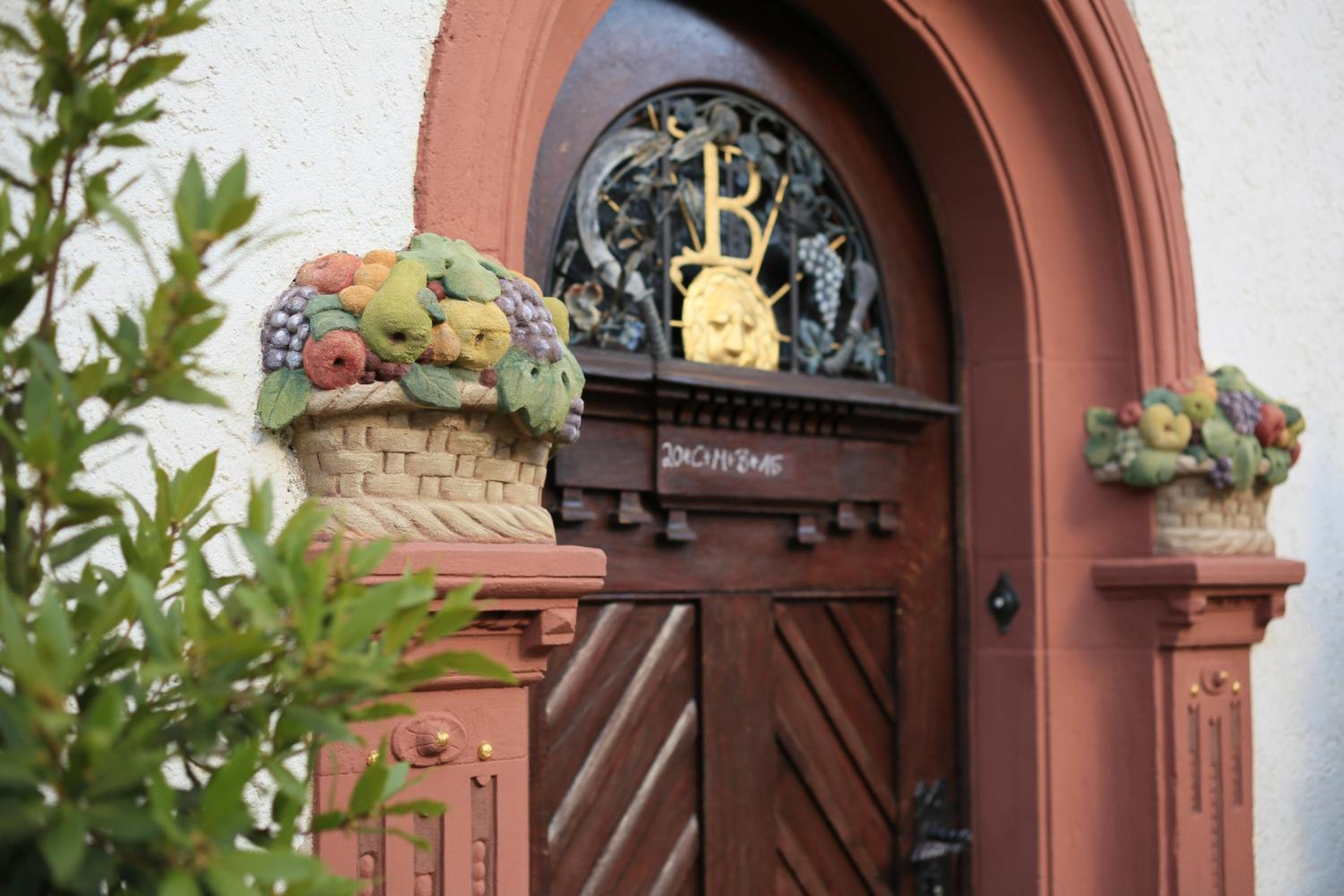 Bio-Weingut, Gästehaus und Kräuterhof