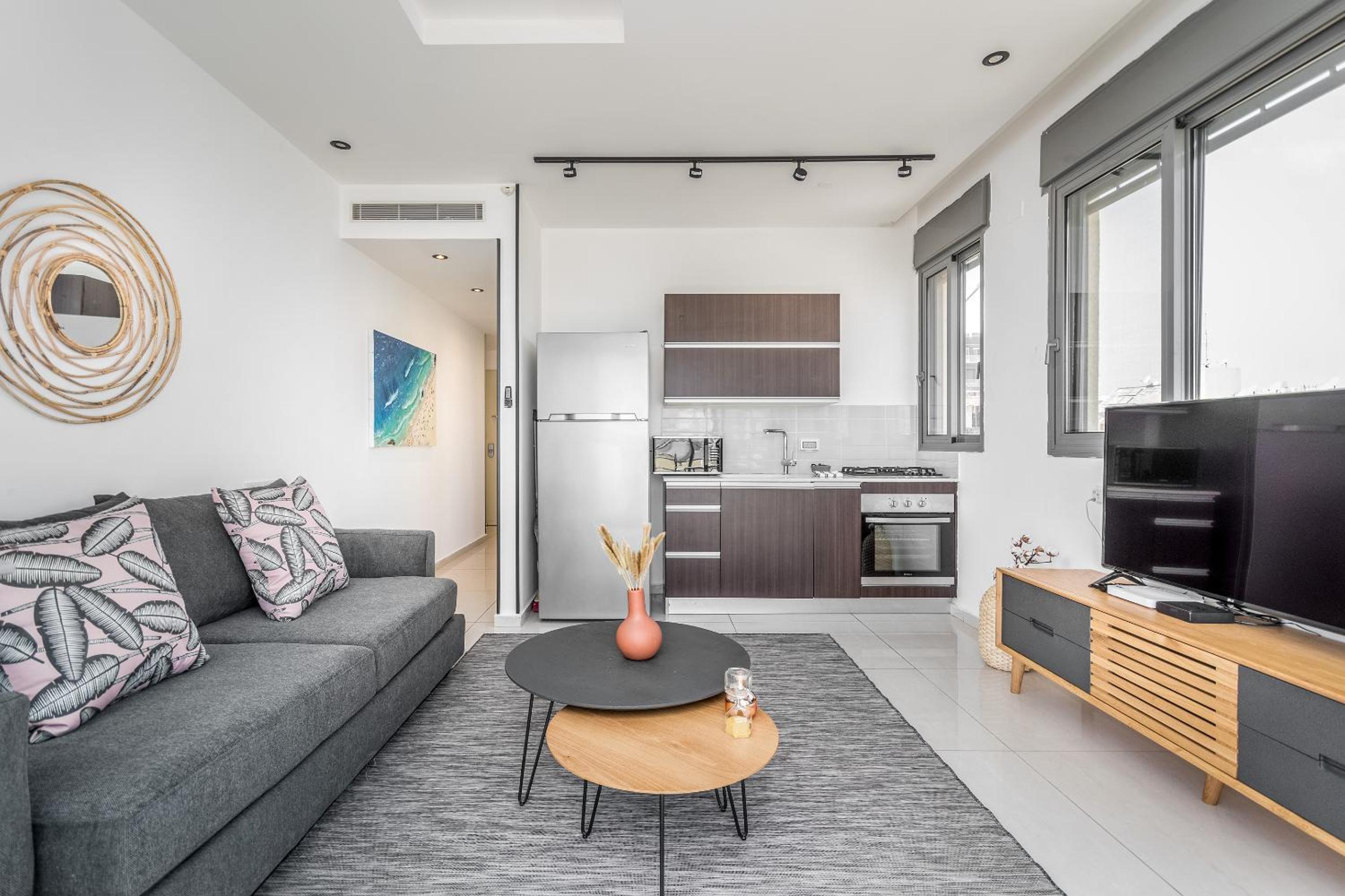 Superb 1,5 BDR W balcony close to the beach view 5