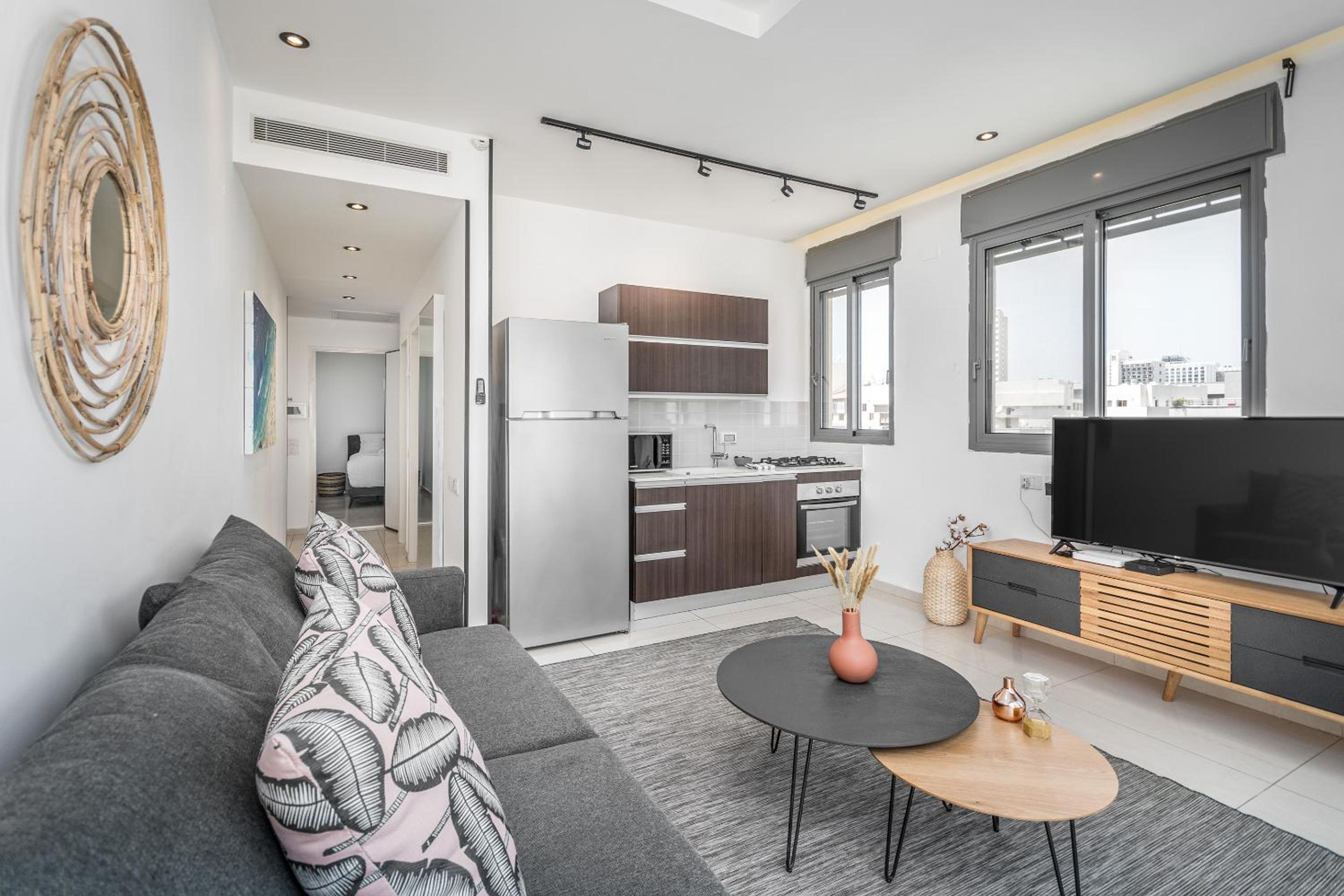 Superb 1,5 BDR W balcony close to the beach view 2