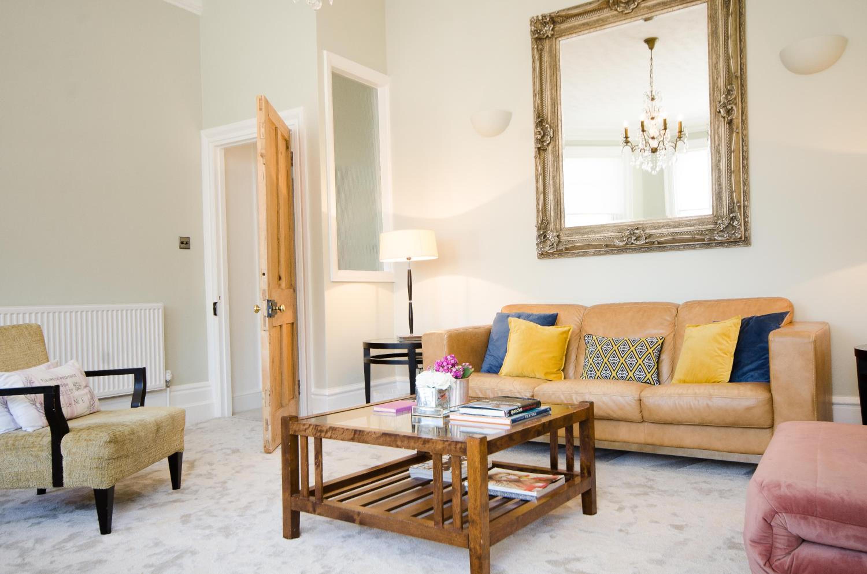 Seaview Mansion Apartment - Central Hove with PARKING view 3