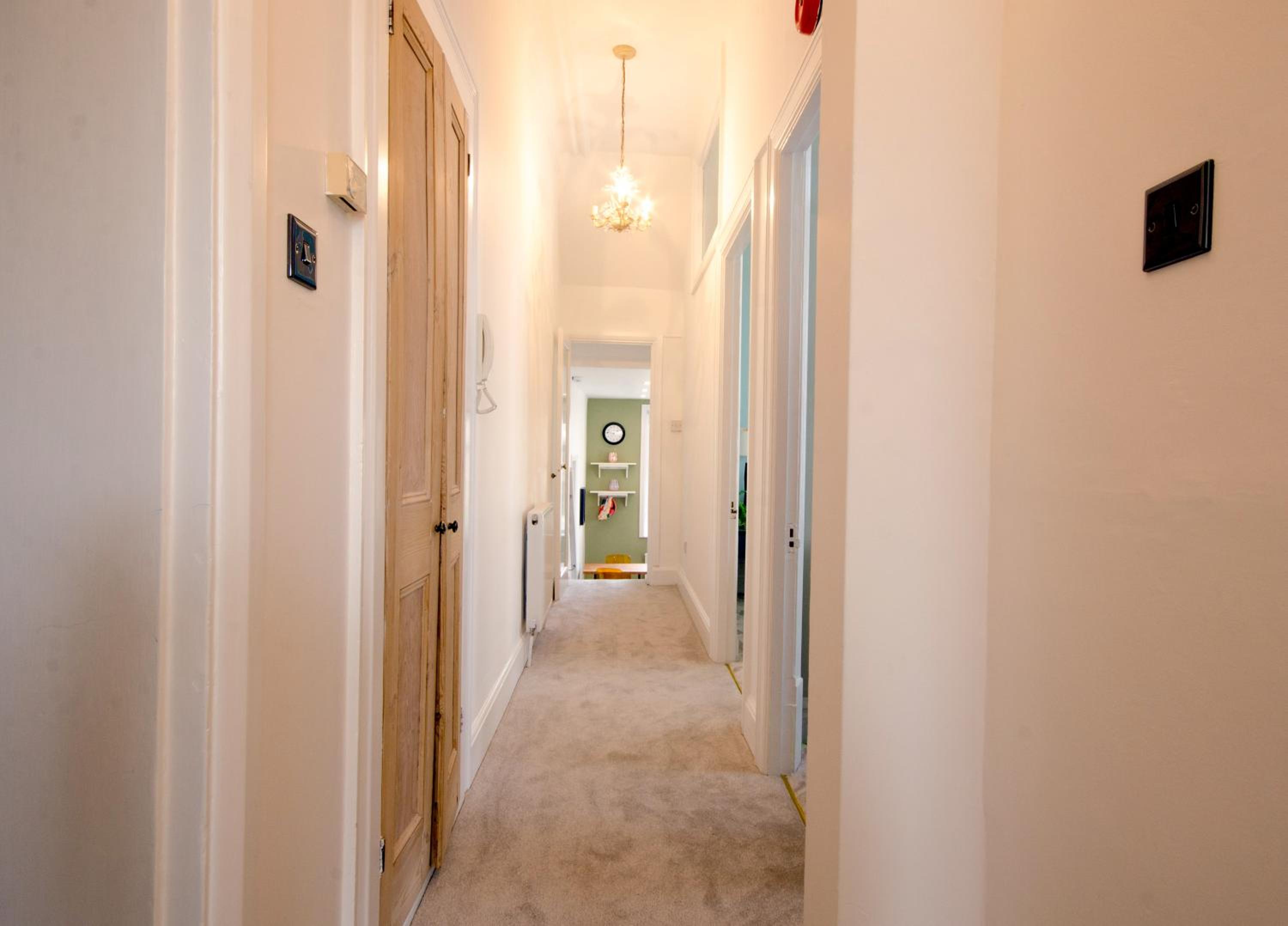 Seaview Mansion Apartment - Central Hove with PARKING view 5