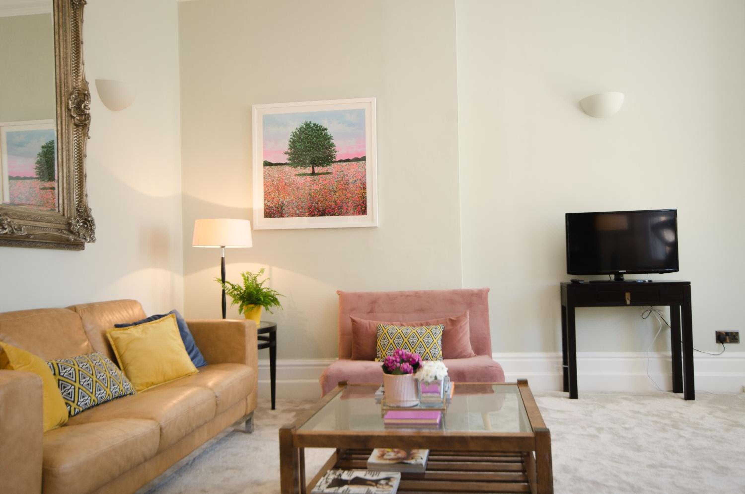 Seaview Mansion Apartment - Central Hove with PARKING view 2