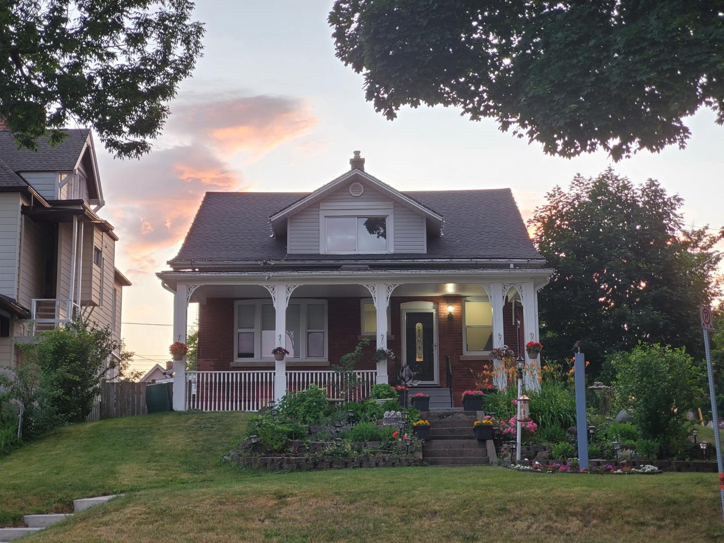 Serene Niagara Inn - Image 2