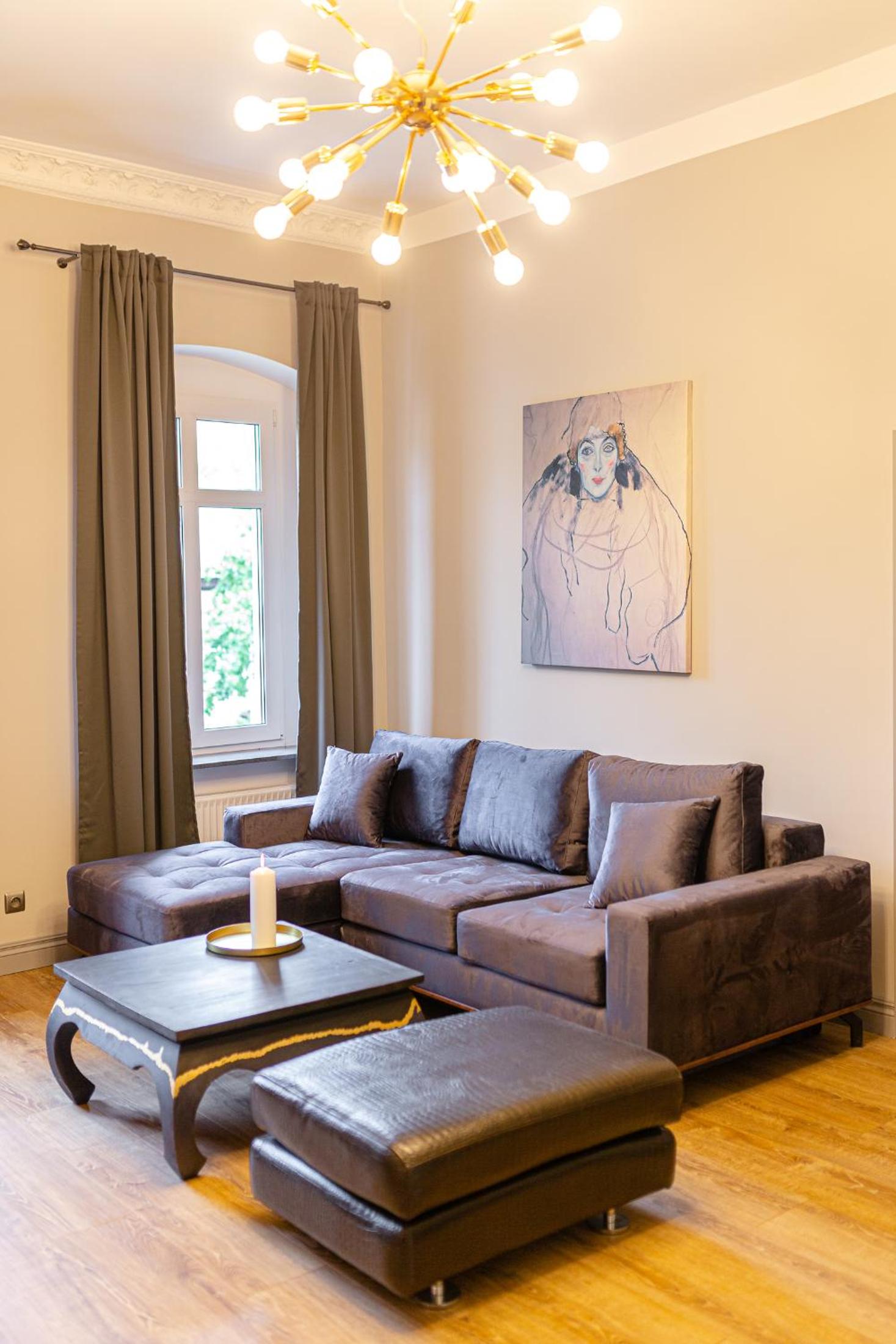 Art Premium Apart