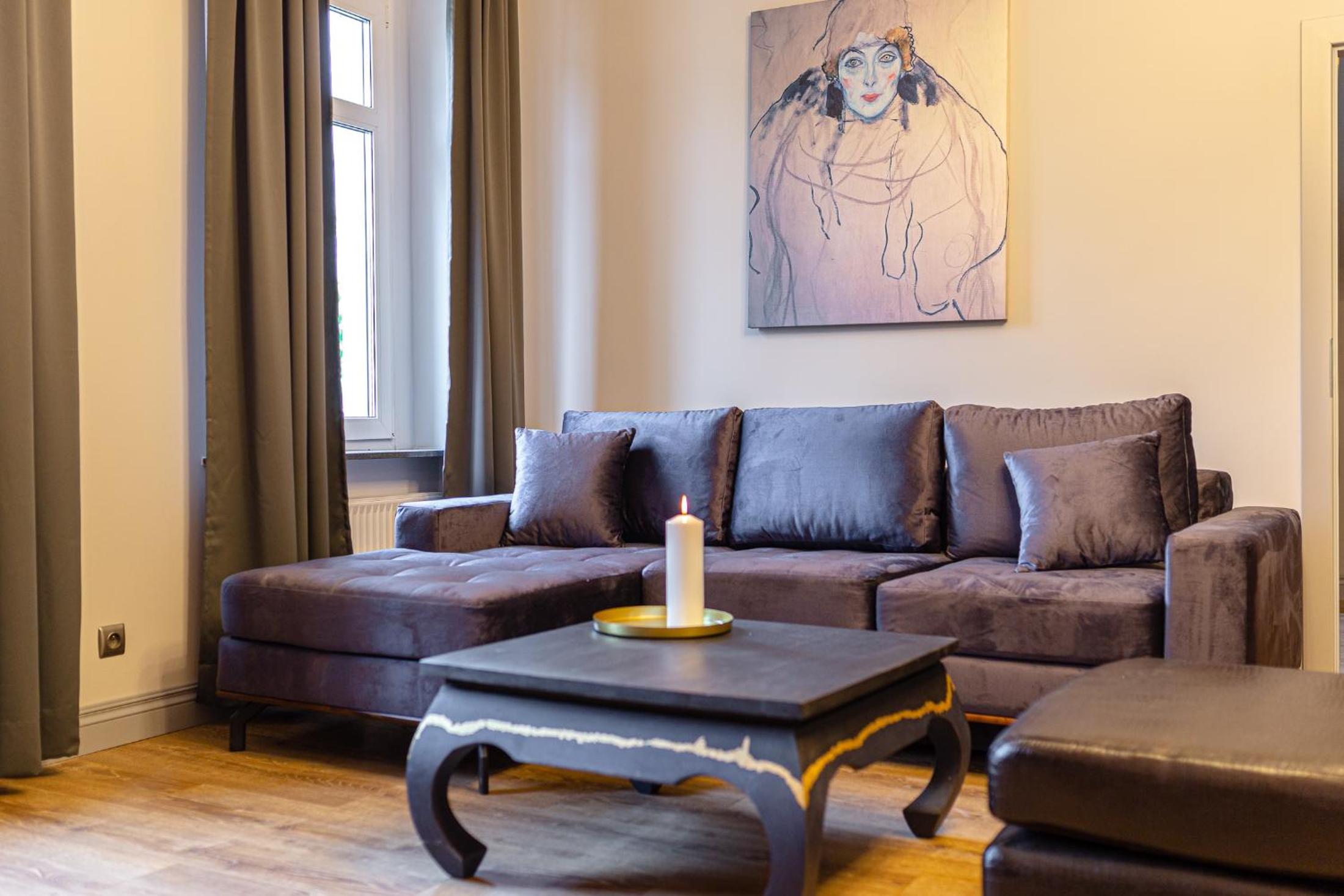 Art Premium Apart