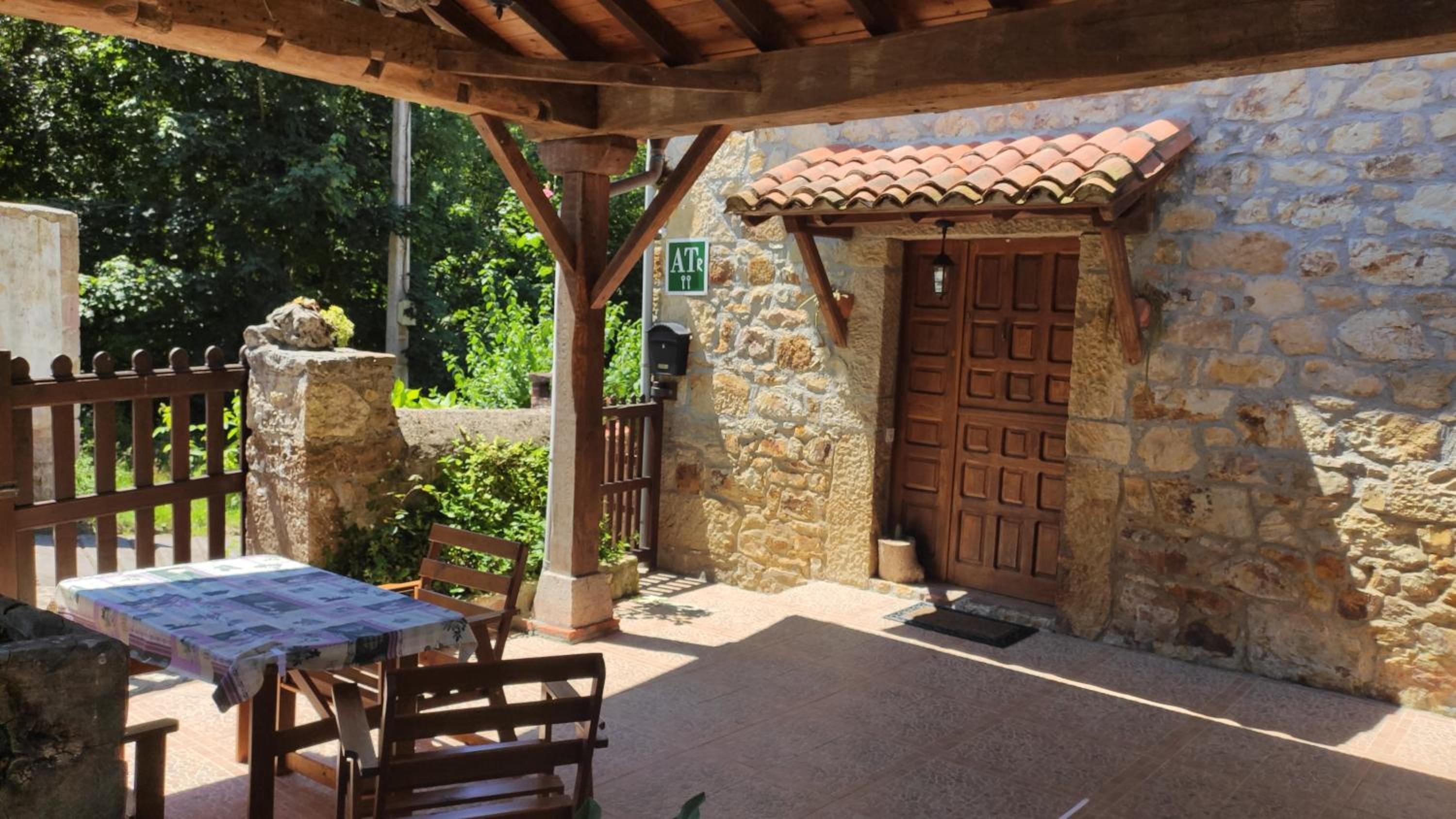 Apartamentos Rurales La Caviana