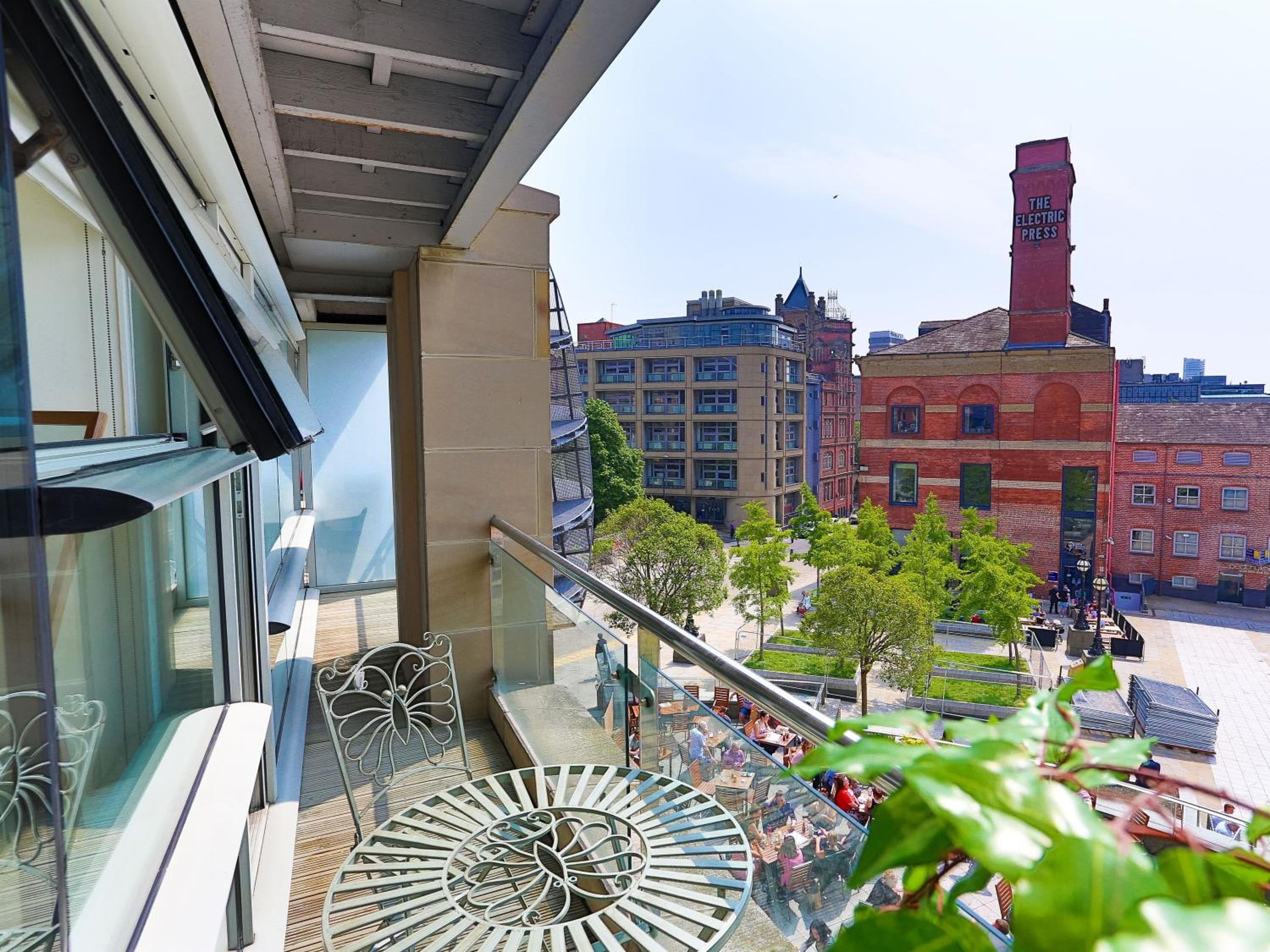 Live in Leeds Millenium Square Apartment