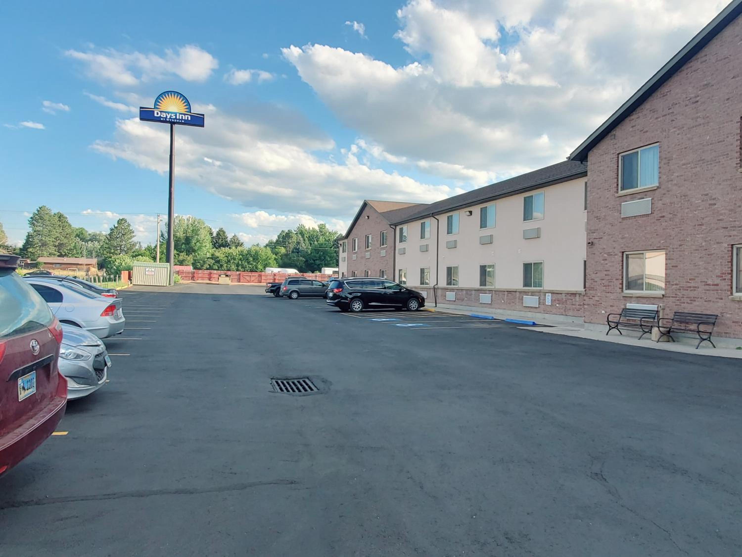 Sheridan Vacations - Days Inn by Wyndham Sheridan - Property Image 1