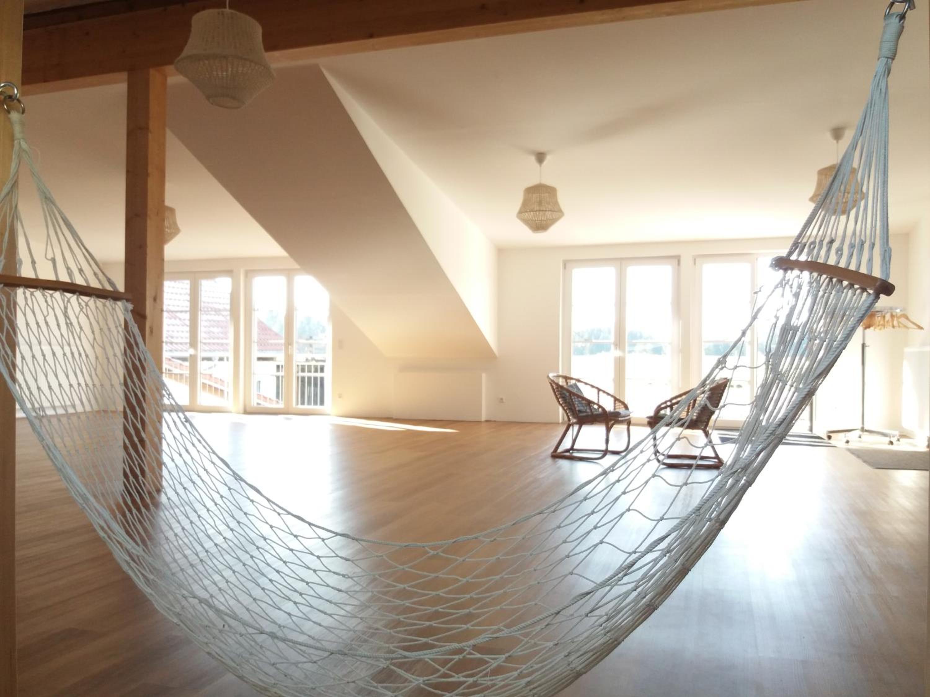 Allgäu Ferienhof Schönberger - Nachhaltige Design Wohnungen bis 6 Personen, Indoor- & Outdoorspielplatz, Lagerfeuer, Brötchenservice