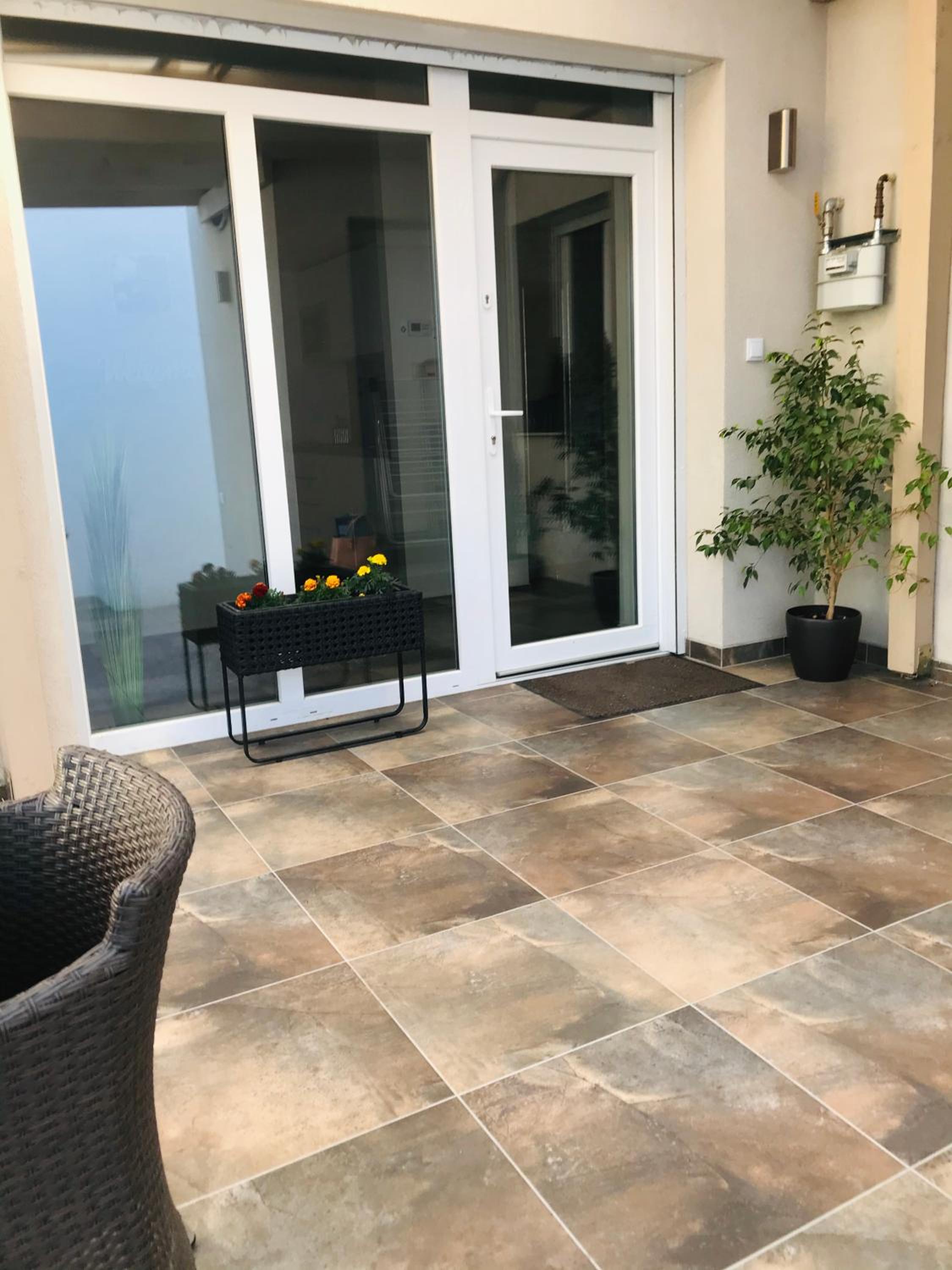 Kényelmes apartman a belváros szélén view 2