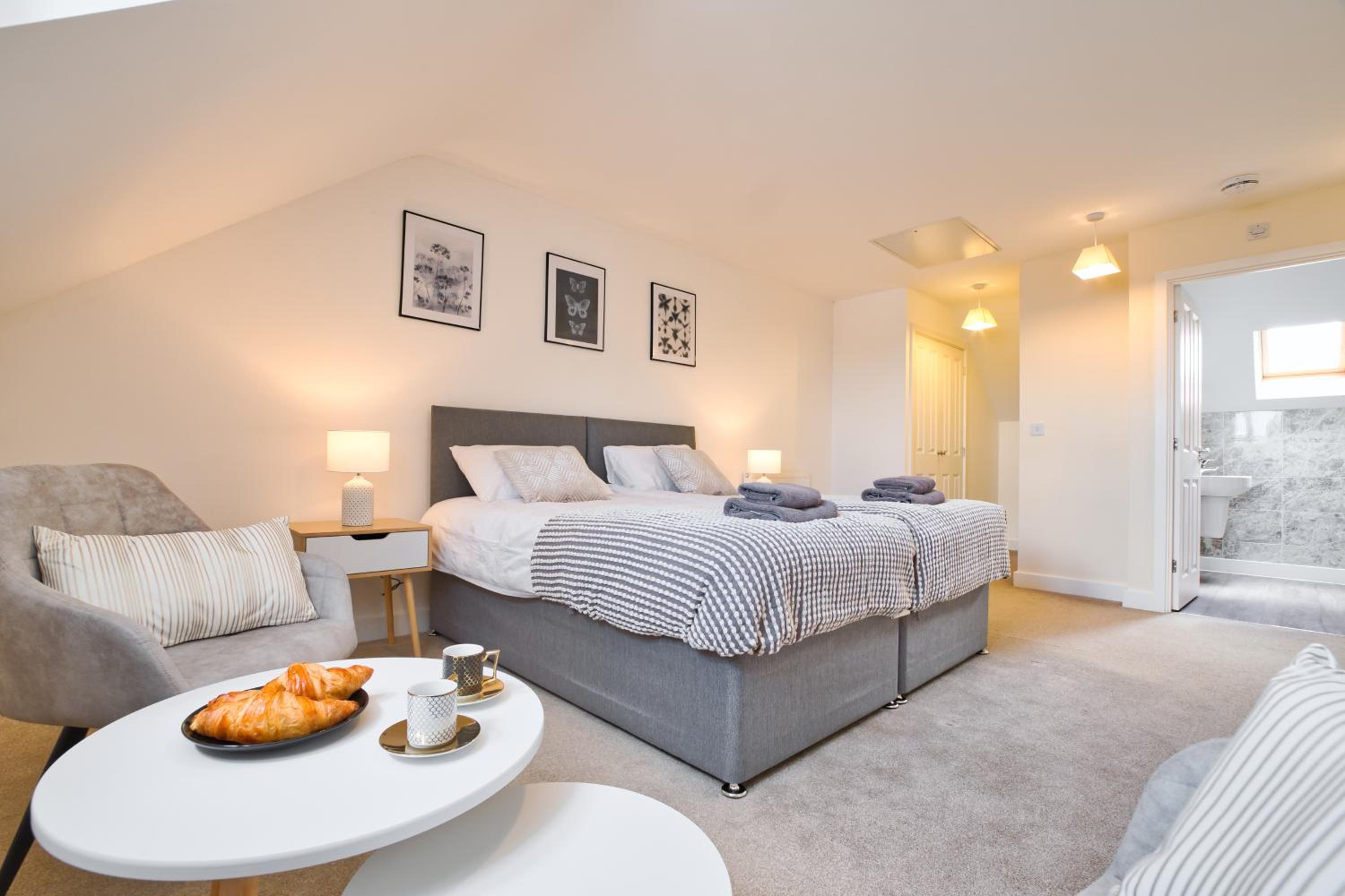 MODERN and SPACIOUS HOUSE CLOSE TO THE CITY CENTRE view 4