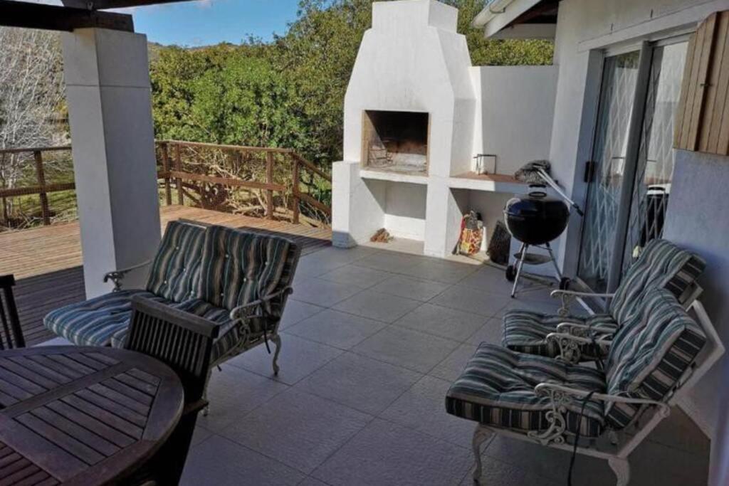 Staples House - Living The Breede view 4