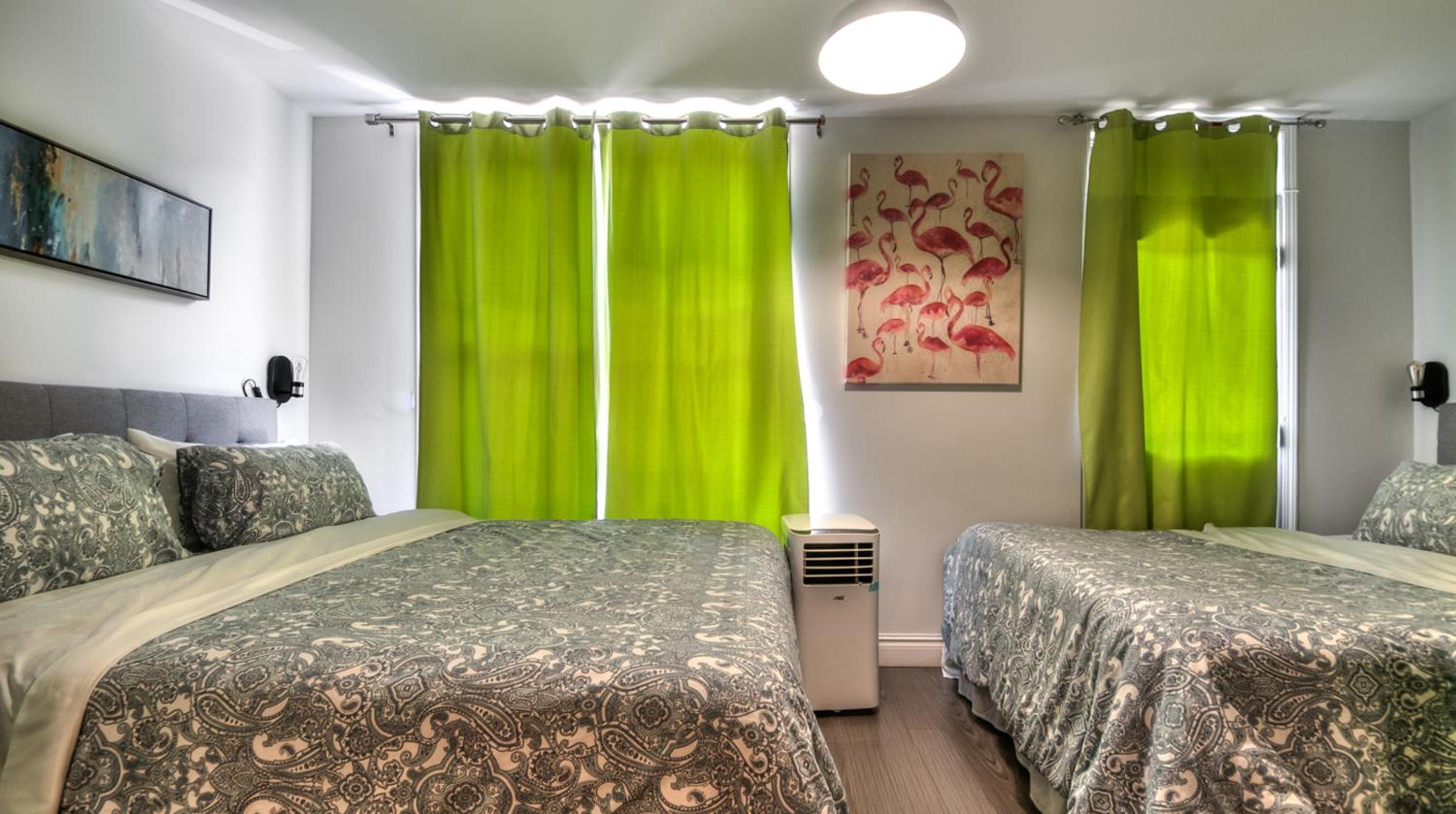 100 METERS to METRO BEAUDRY - FULL APARTMENTS - 1 minute walk to the FAMOUS ST CATHERINE STREET - FAST WIFI - WASHER & DRYER ON SITE - Montcalm units