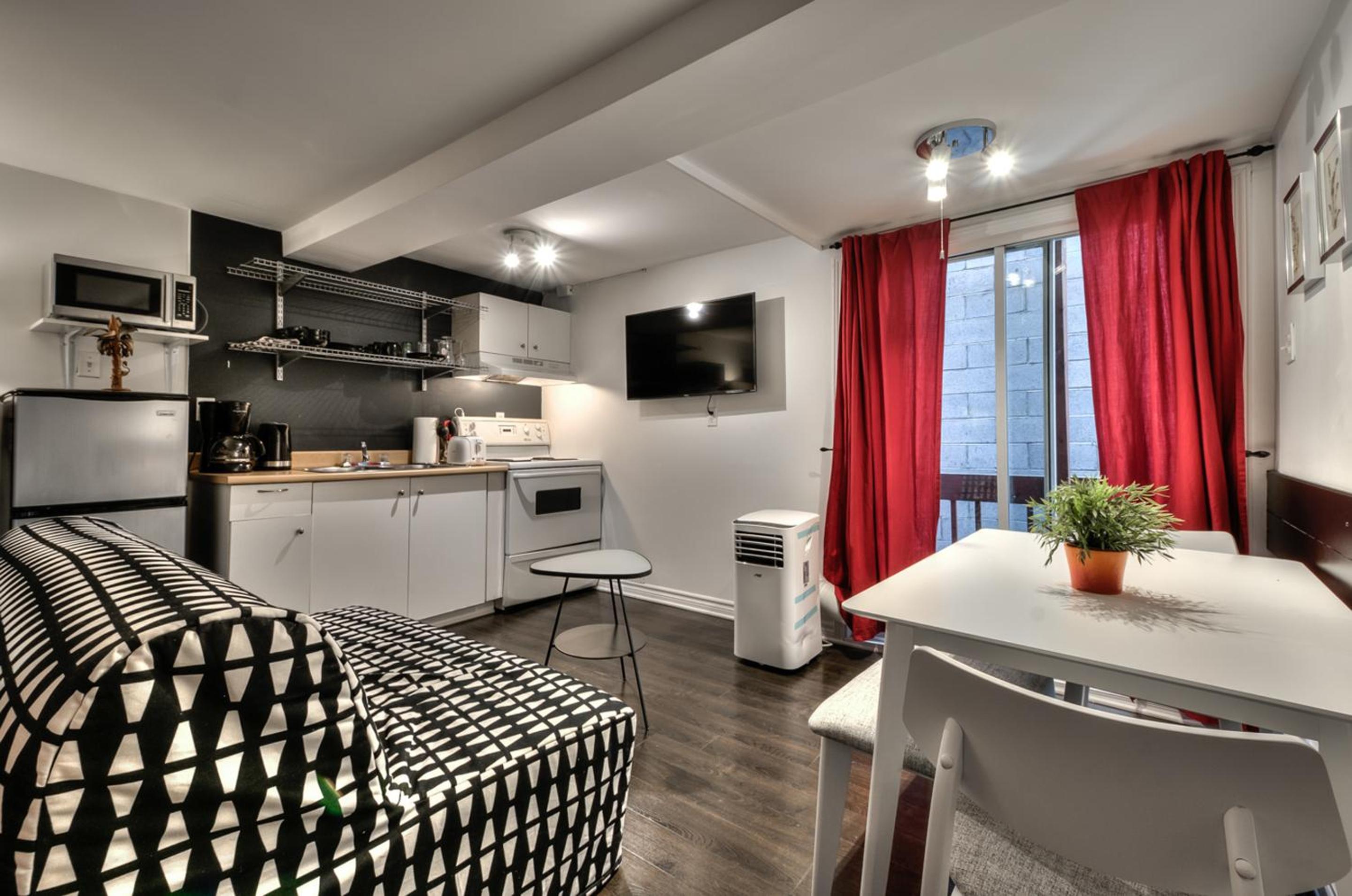 100 METERS to METRO BEAUDRY - FULL APARTMENTS - 1 minute walk to the FAMOUS ST CATHERINE STREET - FAST WIFI - WASHER & DRYER ON SITE - Montcalm units