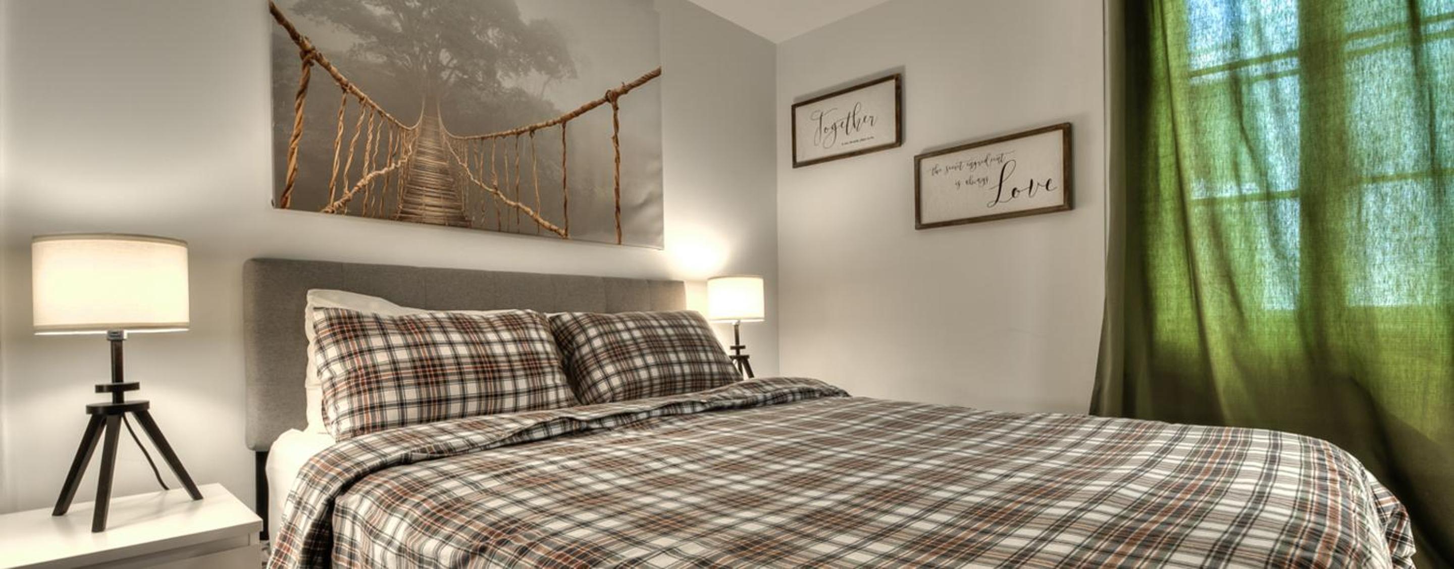 100 METERS to METRO BEAUDRY - FULL APARTMENTS - 1 minute walk to the FAMOUS ST CATHERINE STREET - FAST WIFI - WASHER & DRYER ON SITE - Montcalm units