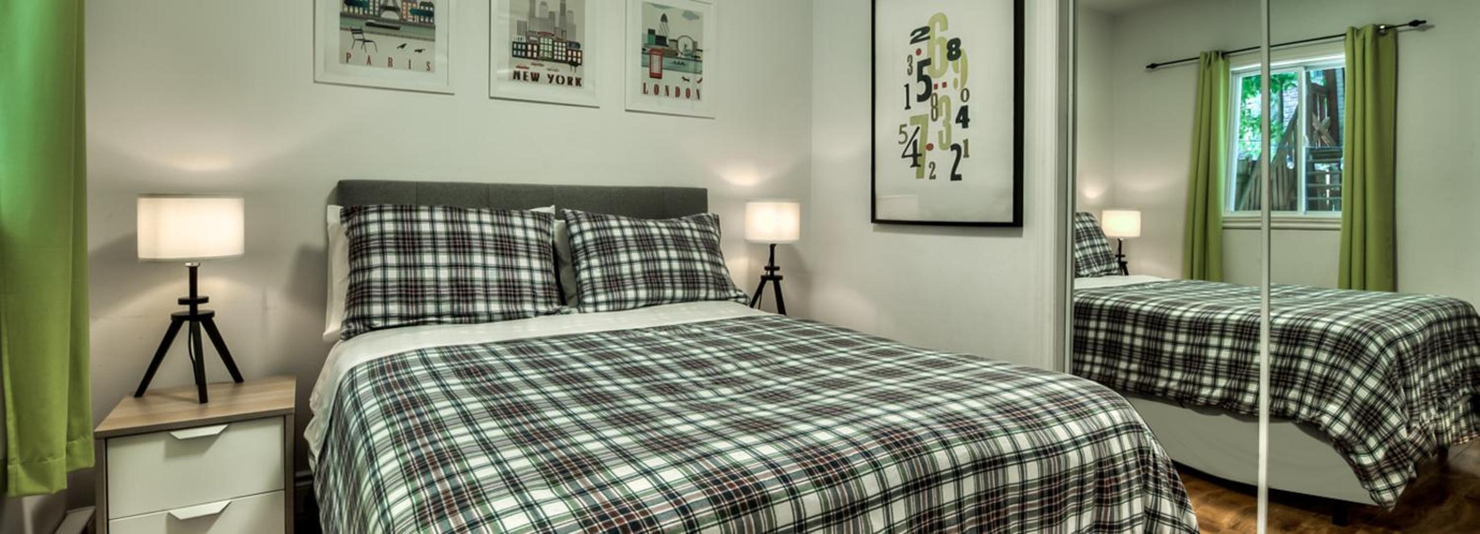 100 METERS to METRO BEAUDRY - FULL APARTMENTS - 1 minute walk to the FAMOUS ST CATHERINE STREET - FAST WIFI - WASHER & DRYER ON SITE - Montcalm units