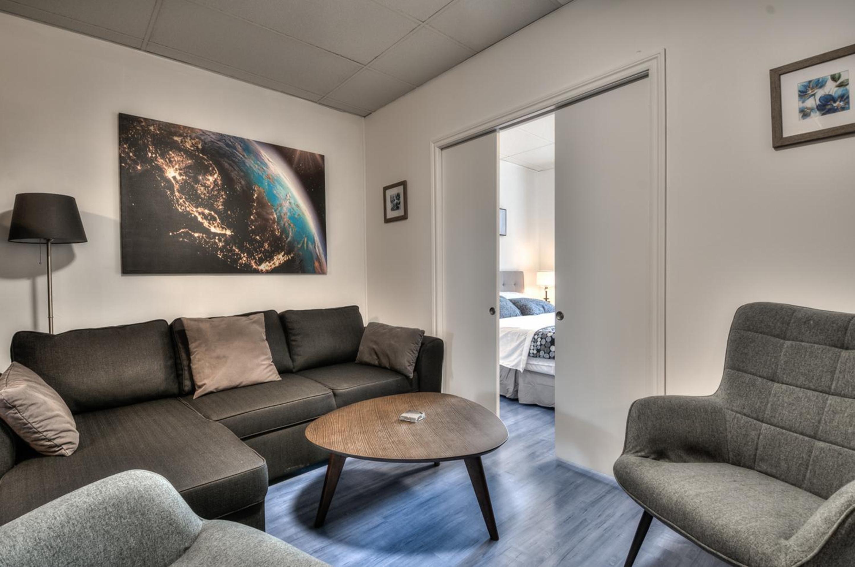 100 METERS to METRO BEAUDRY - FULL APARTMENTS - 1 minute walk to the FAMOUS ST CATHERINE STREET - FAST WIFI - WASHER & DRYER ON SITE - Montcalm units