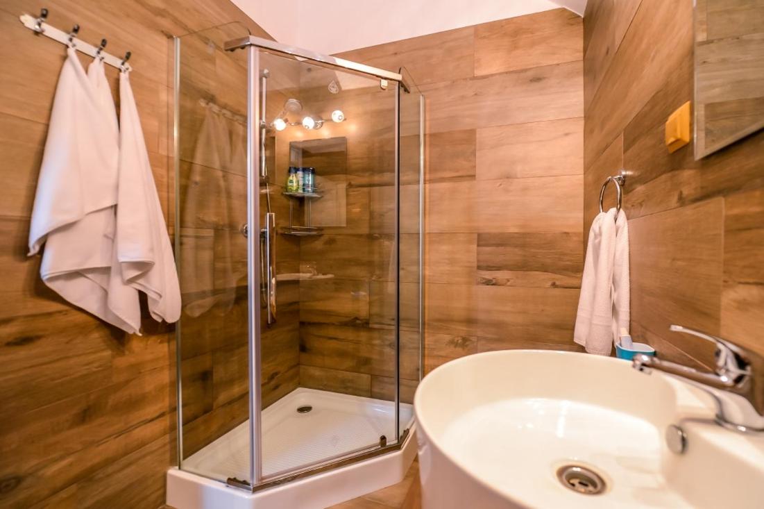 ATRIUM 24 Suite - Image 4