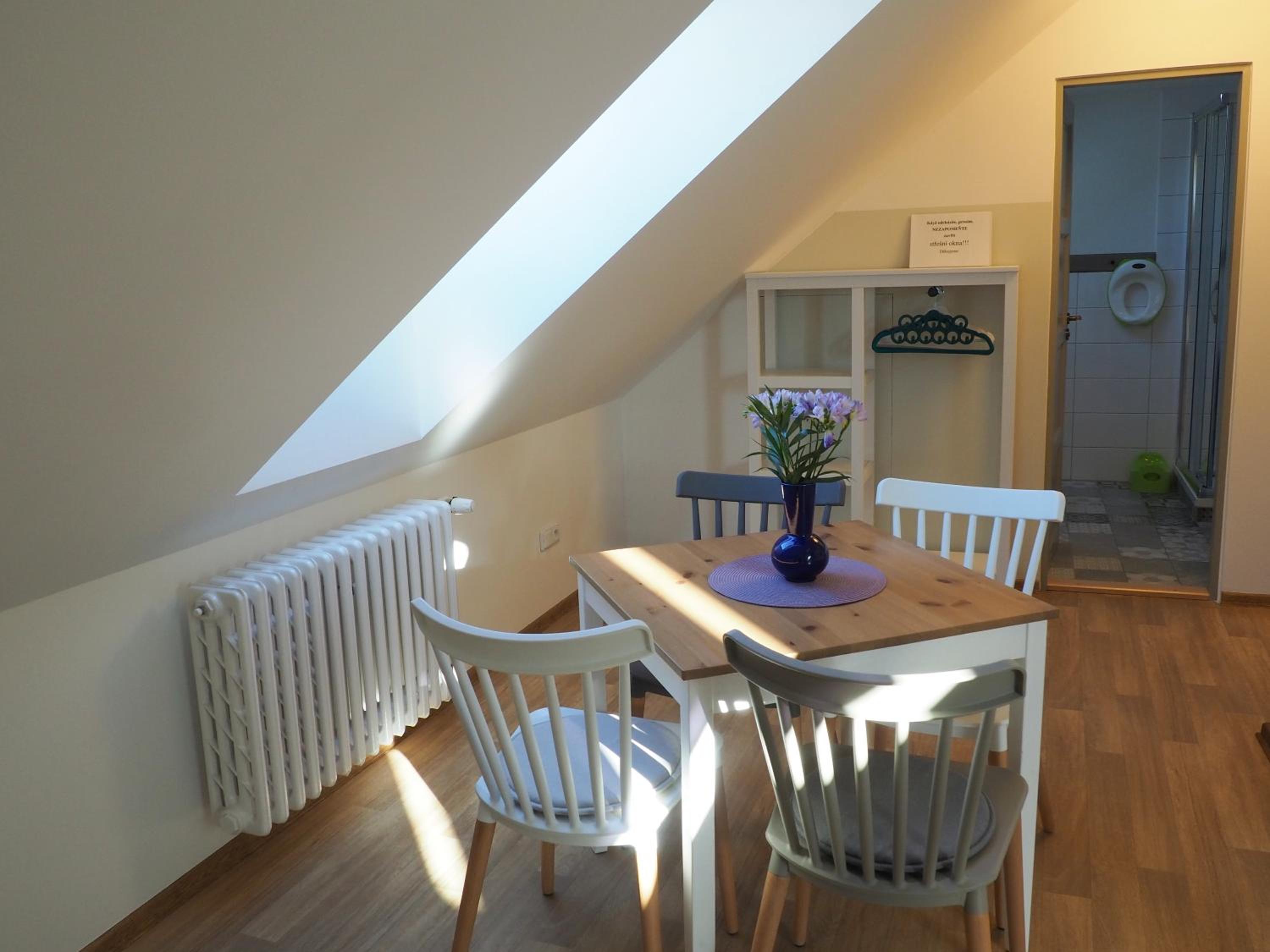 Apartmány U Václava - 7 minut od letiště Václava Havla - parkování zdarma